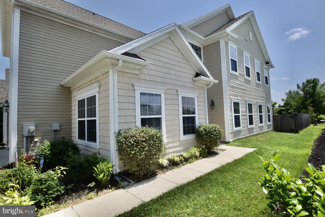 LAKELANDS AT EASTON - Residential