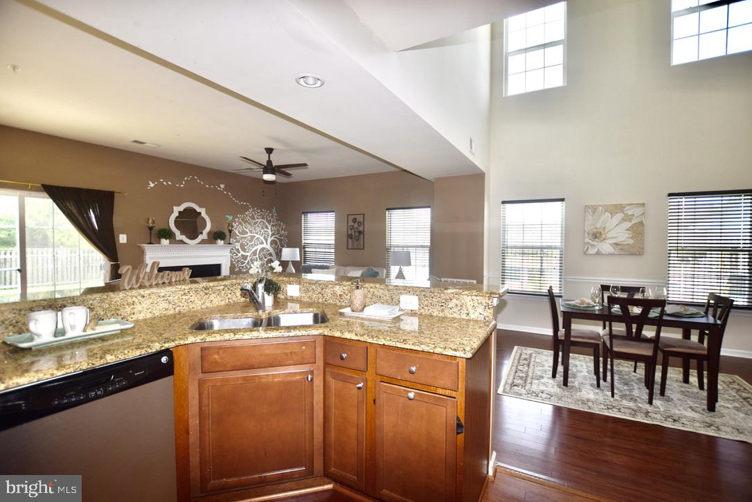 LAKELANDS AT EASTON - Residential