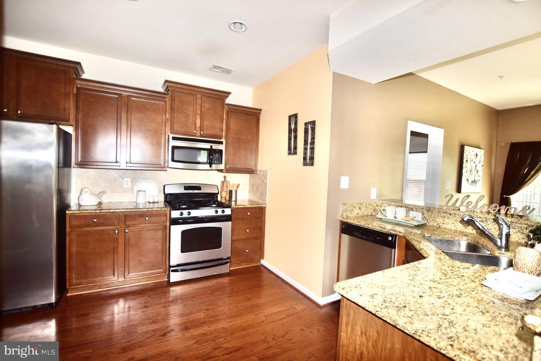 LAKELANDS AT EASTON - Residential