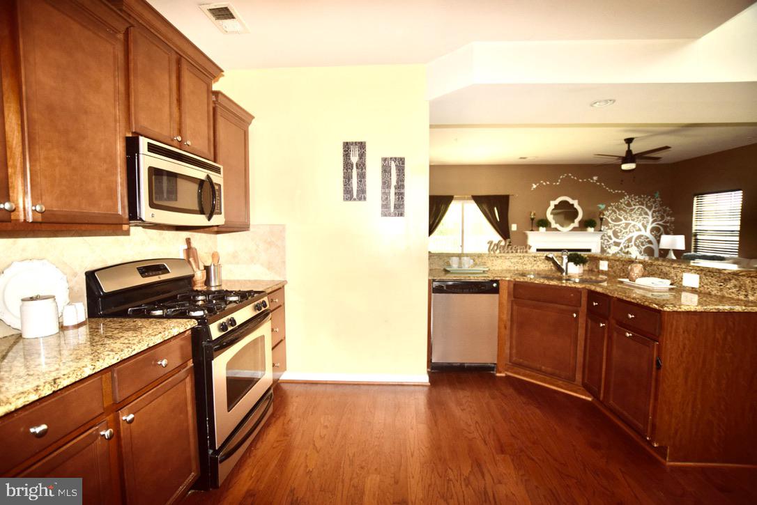 LAKELANDS AT EASTON - Residential