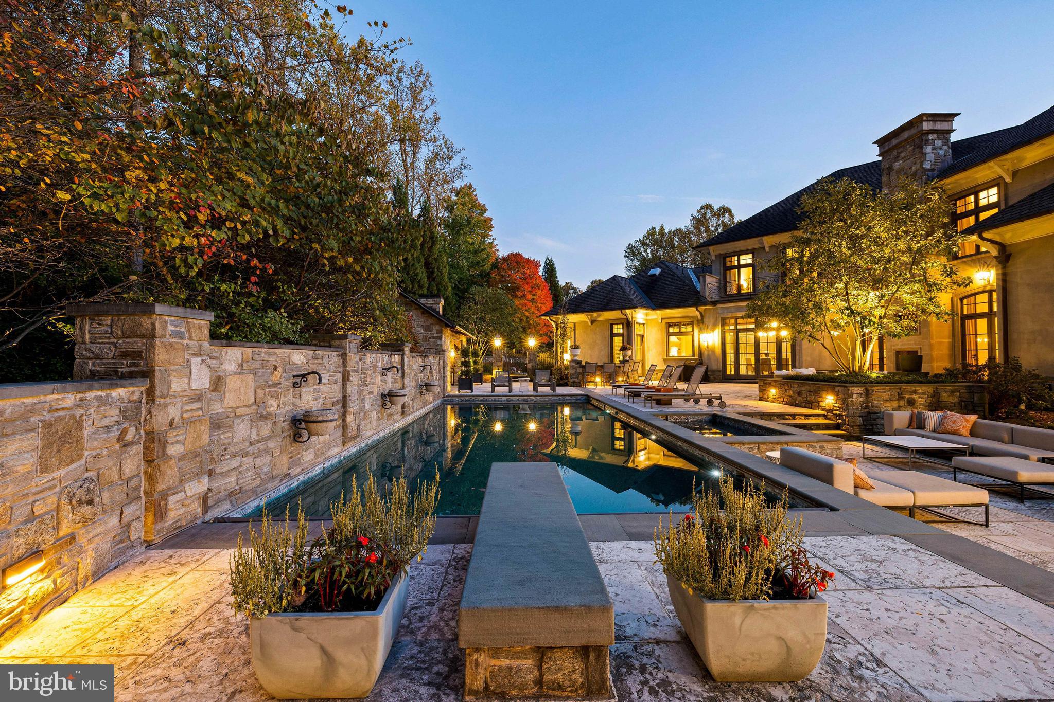 1208 SCOTTS KNOLL COURT