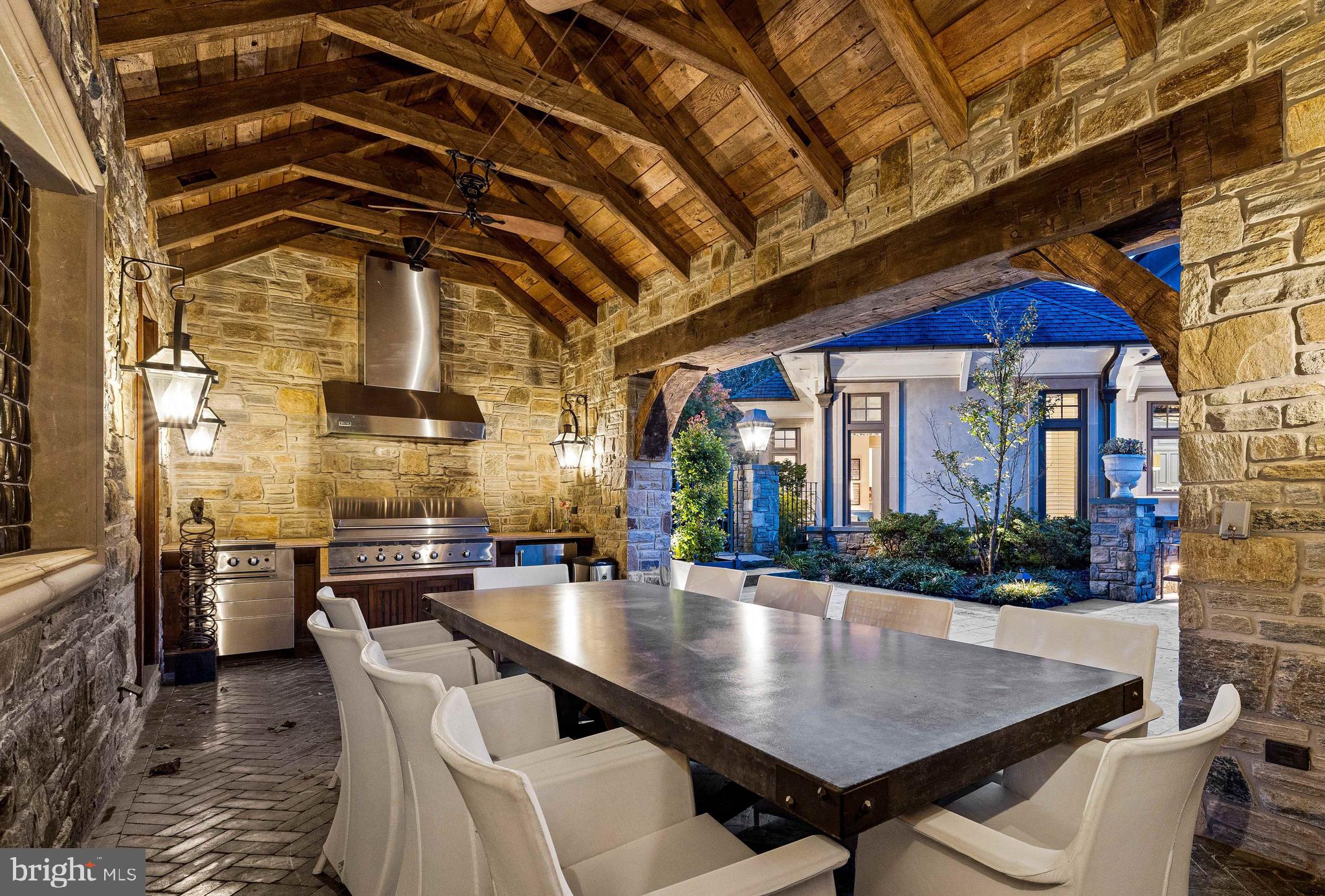 1208 SCOTTS KNOLL COURT