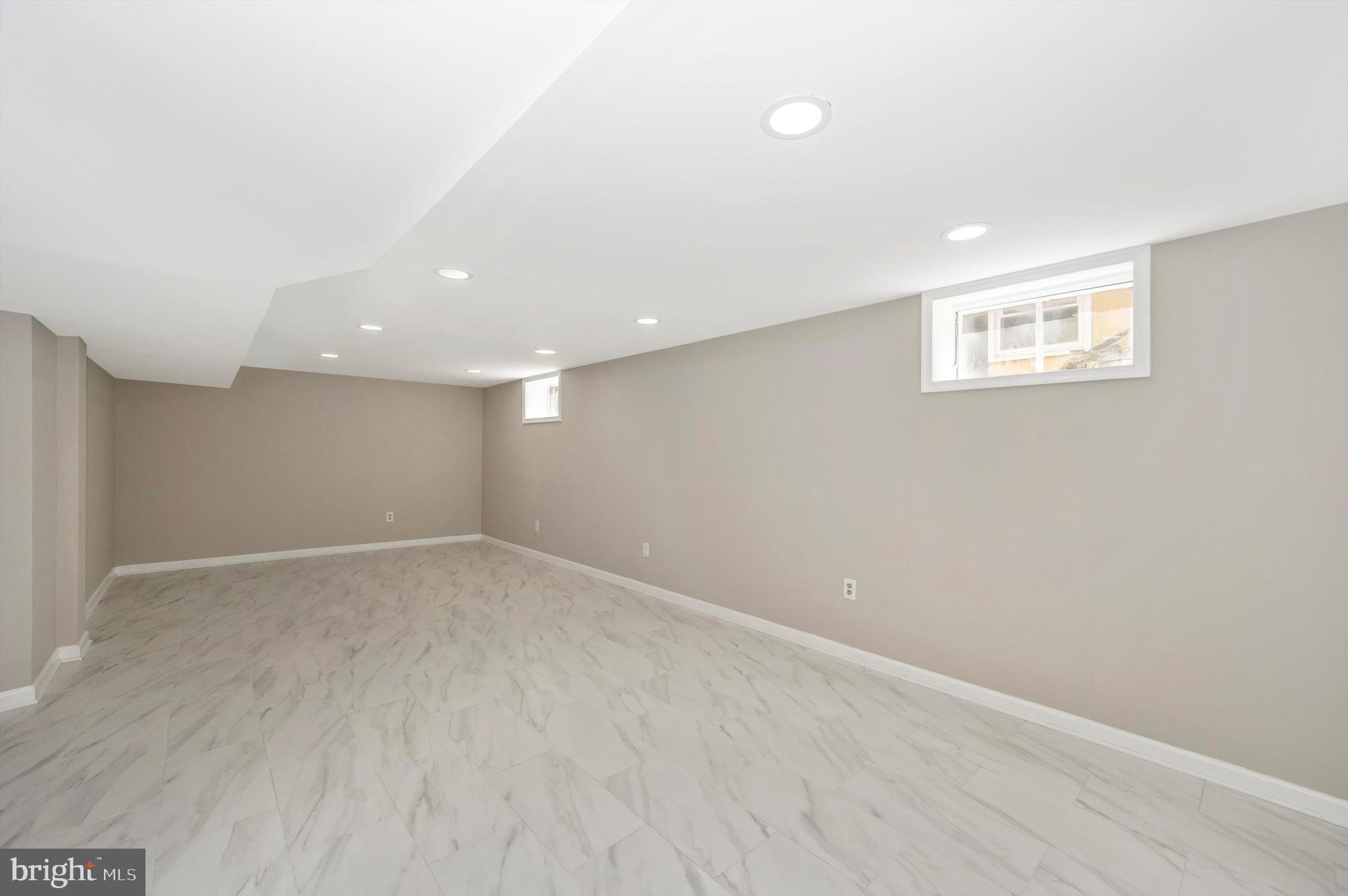 CATONSVILLE MANOR - Residential