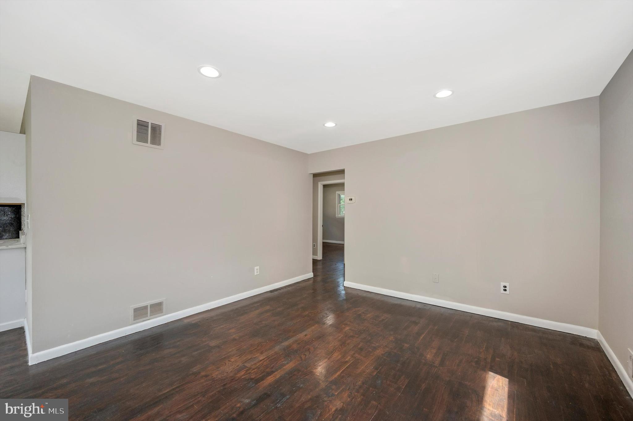 CATONSVILLE MANOR - Residential