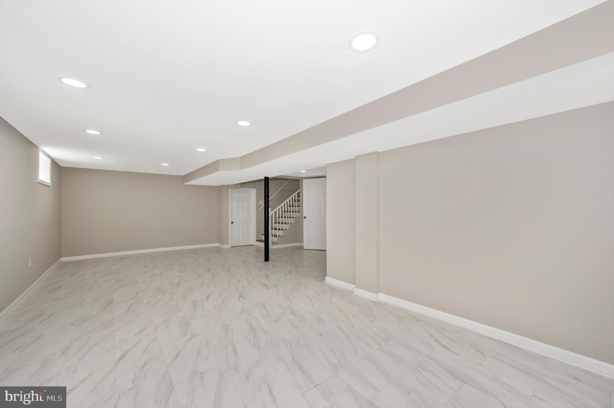 CATONSVILLE MANOR - Residential