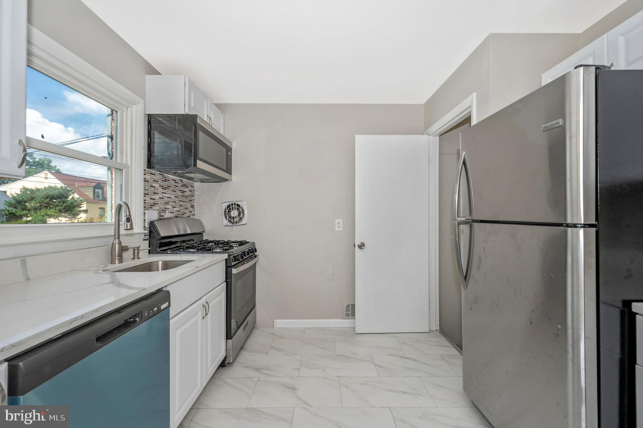 CATONSVILLE MANOR - Residential