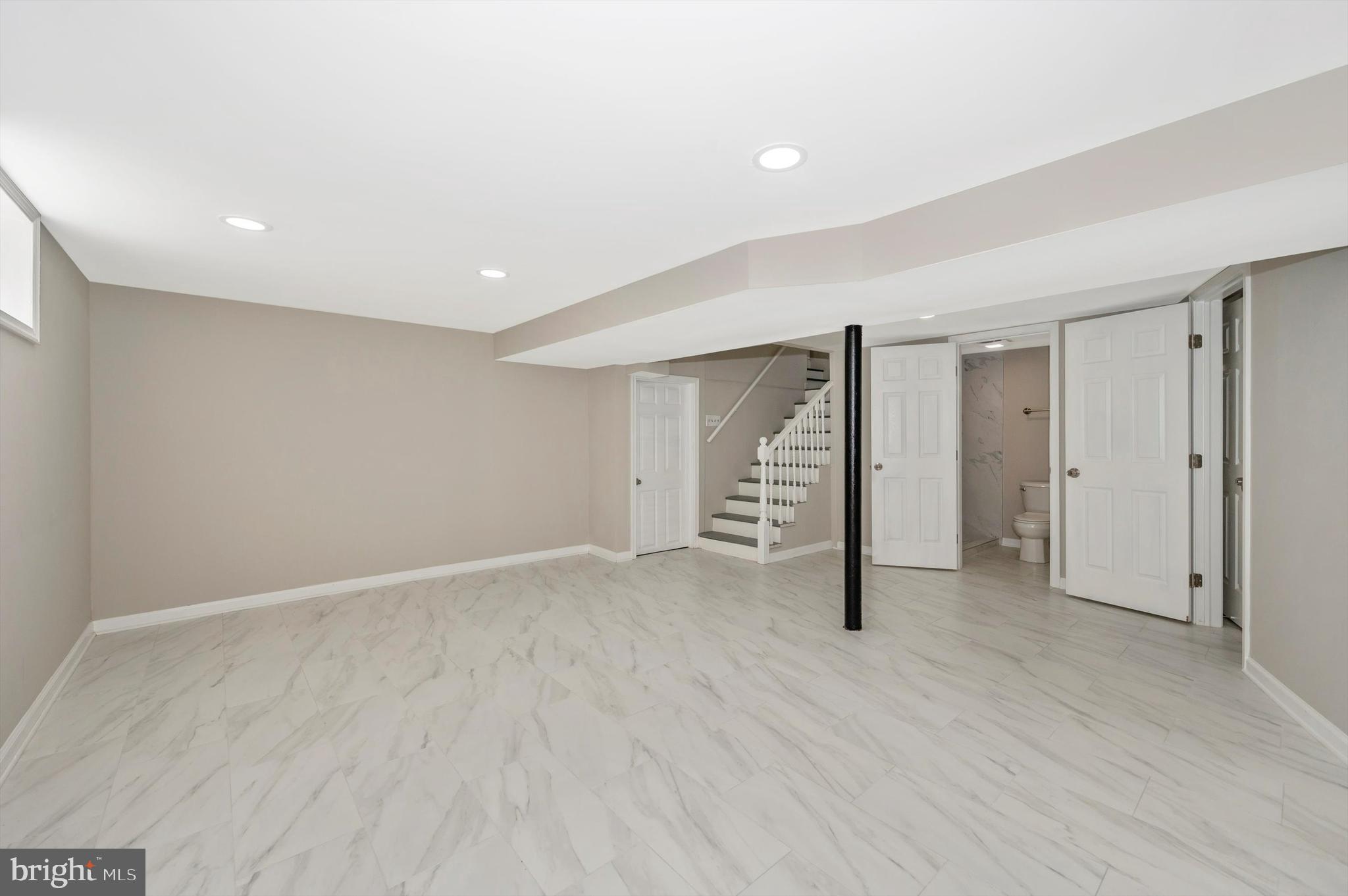 CATONSVILLE MANOR - Residential