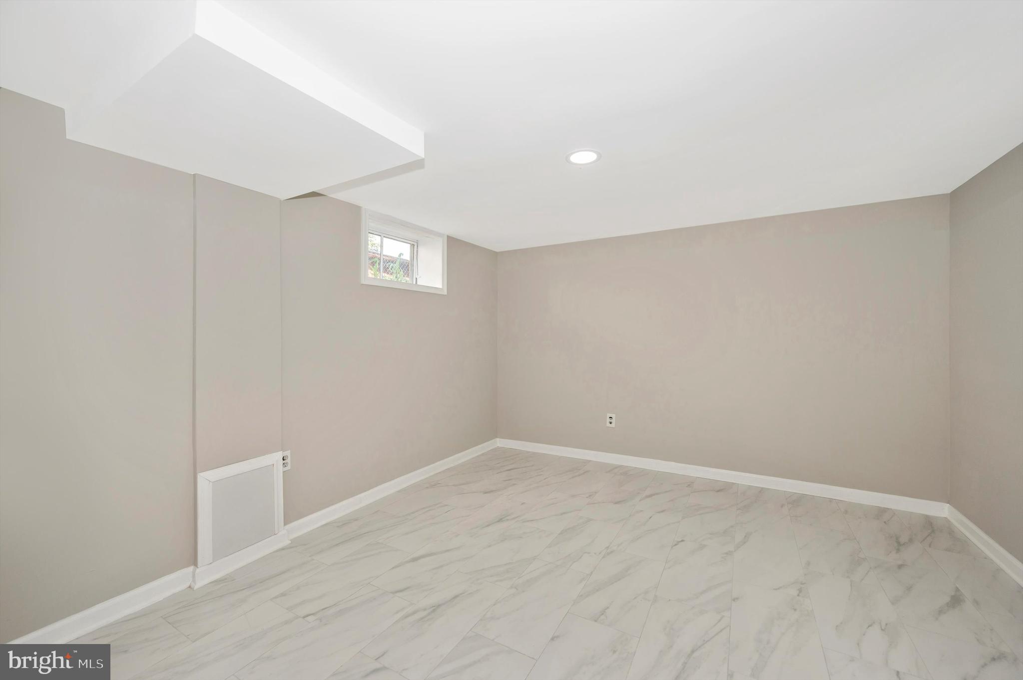 CATONSVILLE MANOR - Residential