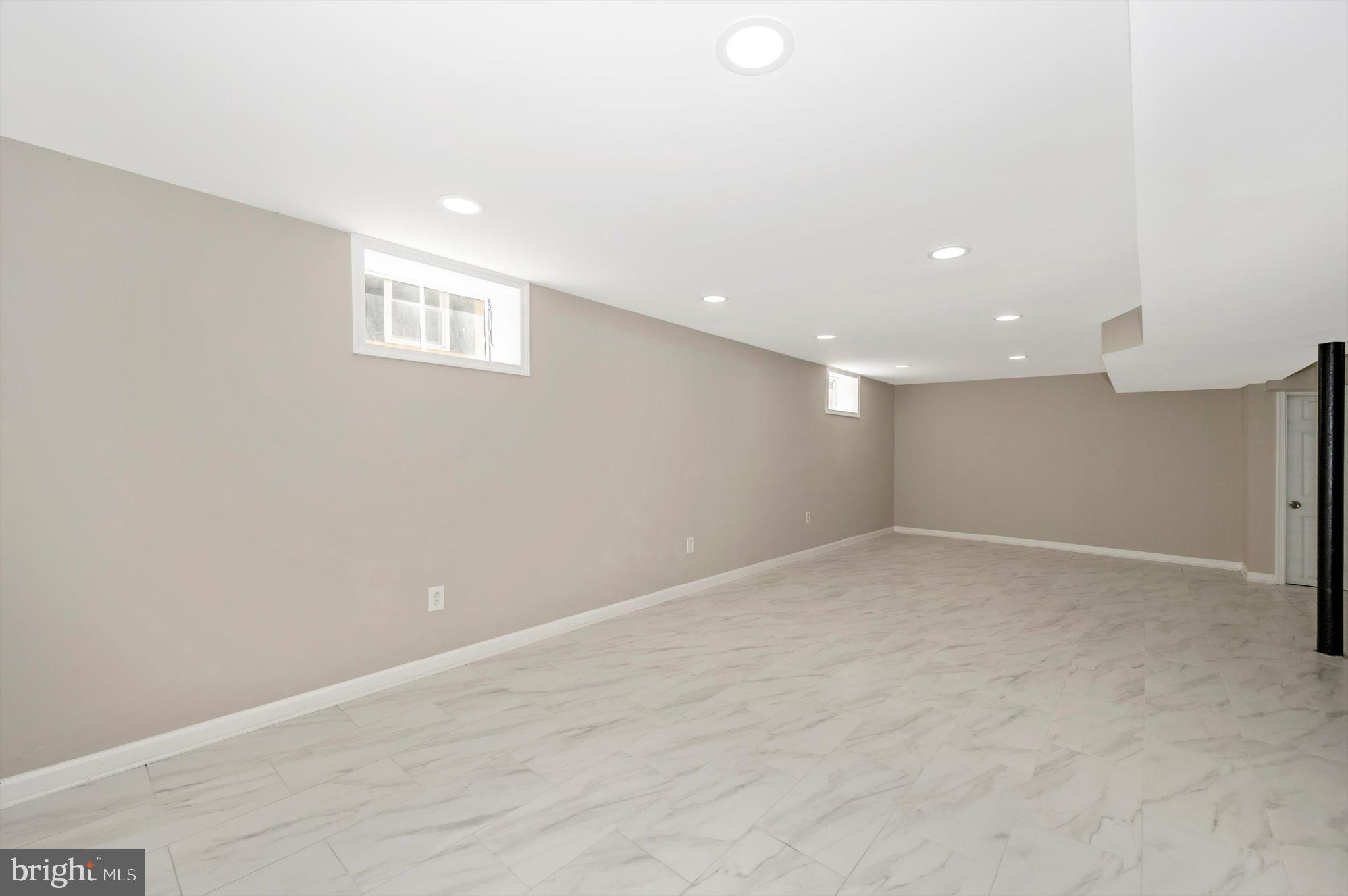 CATONSVILLE MANOR - Residential