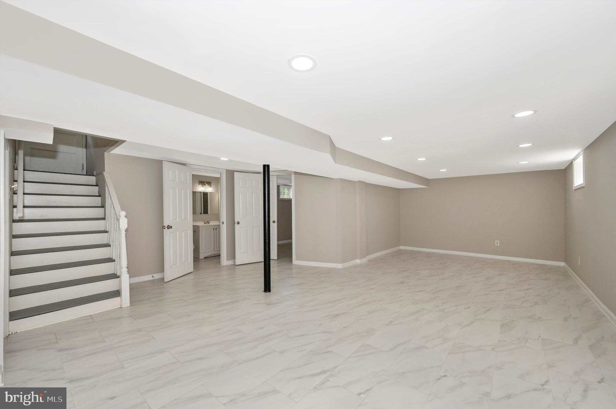 CATONSVILLE MANOR - Residential