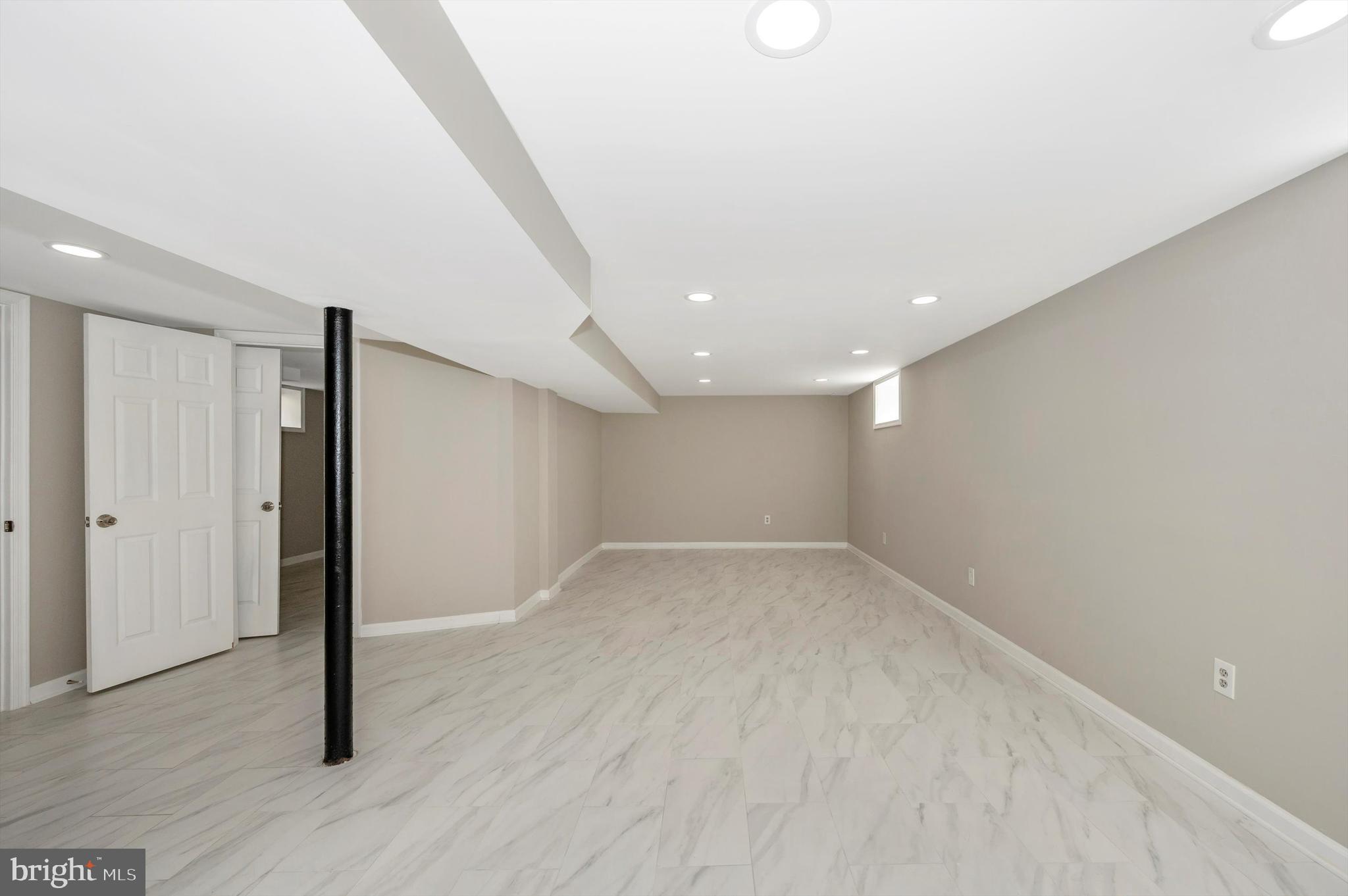 CATONSVILLE MANOR - Residential