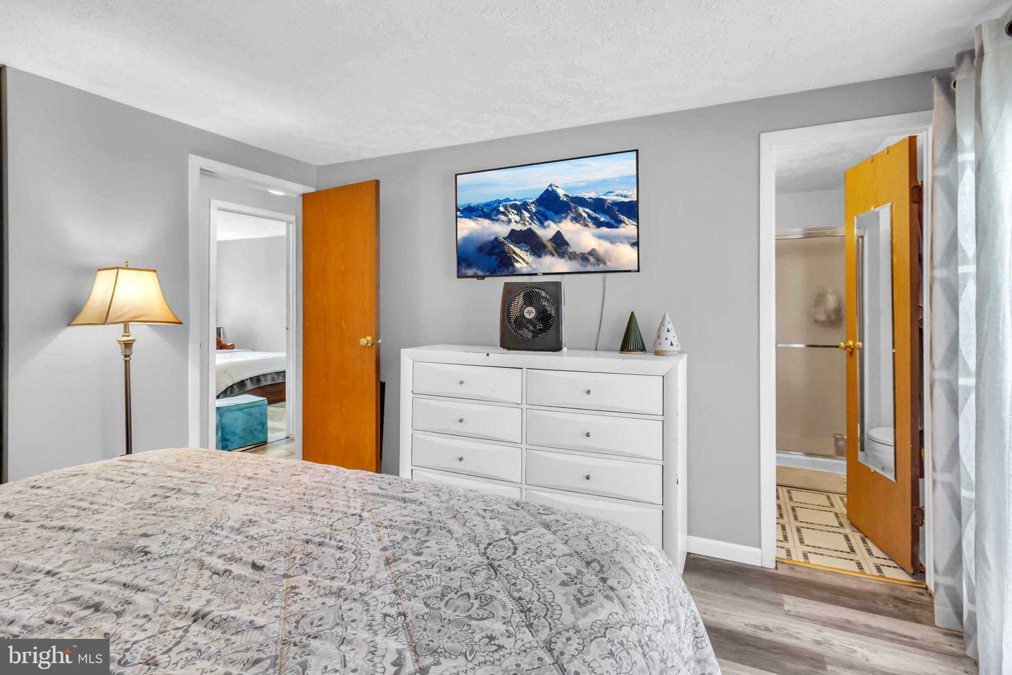 MIDDLE RIVER - Residential