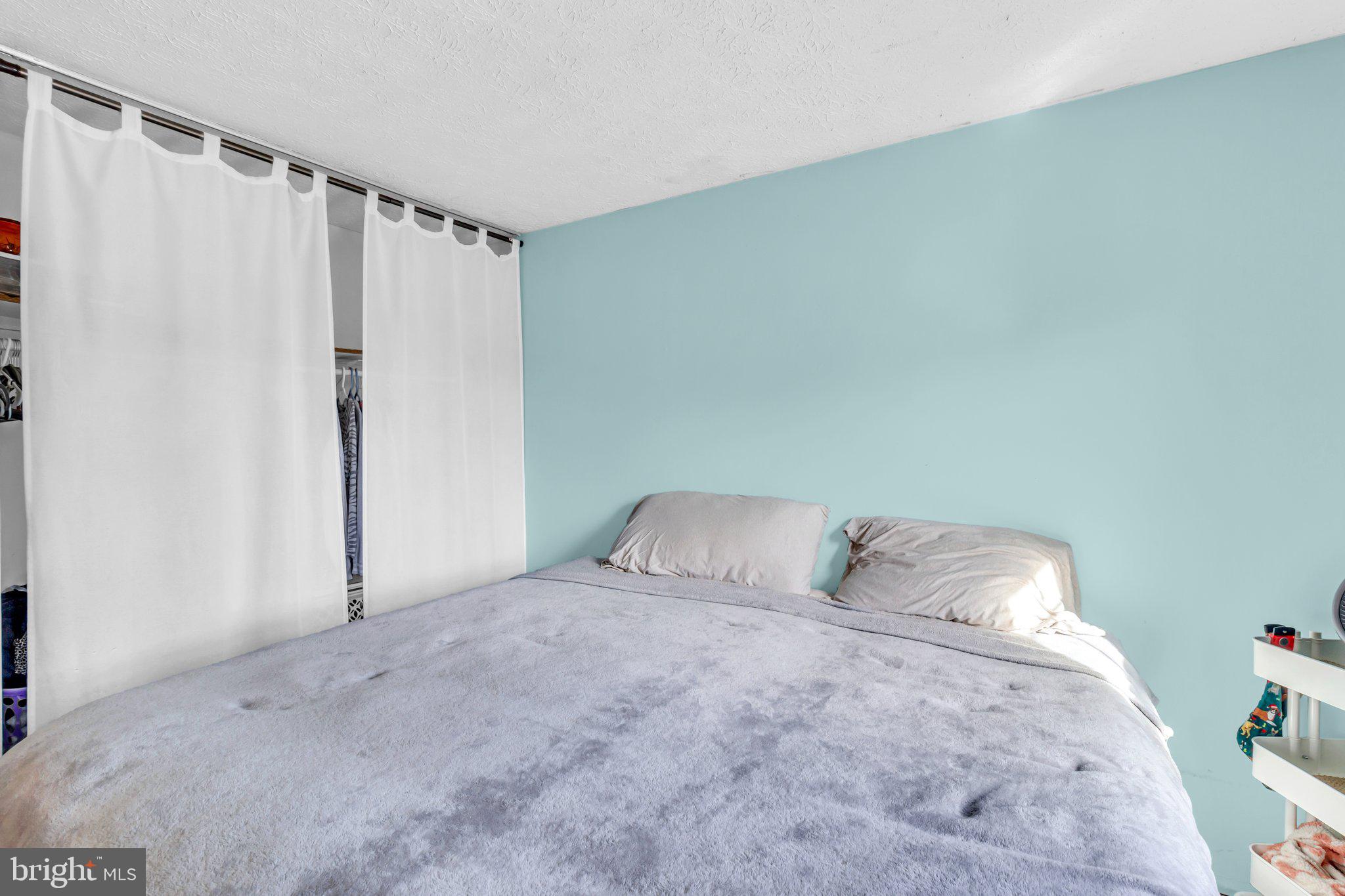 MIDDLE RIVER - Residential