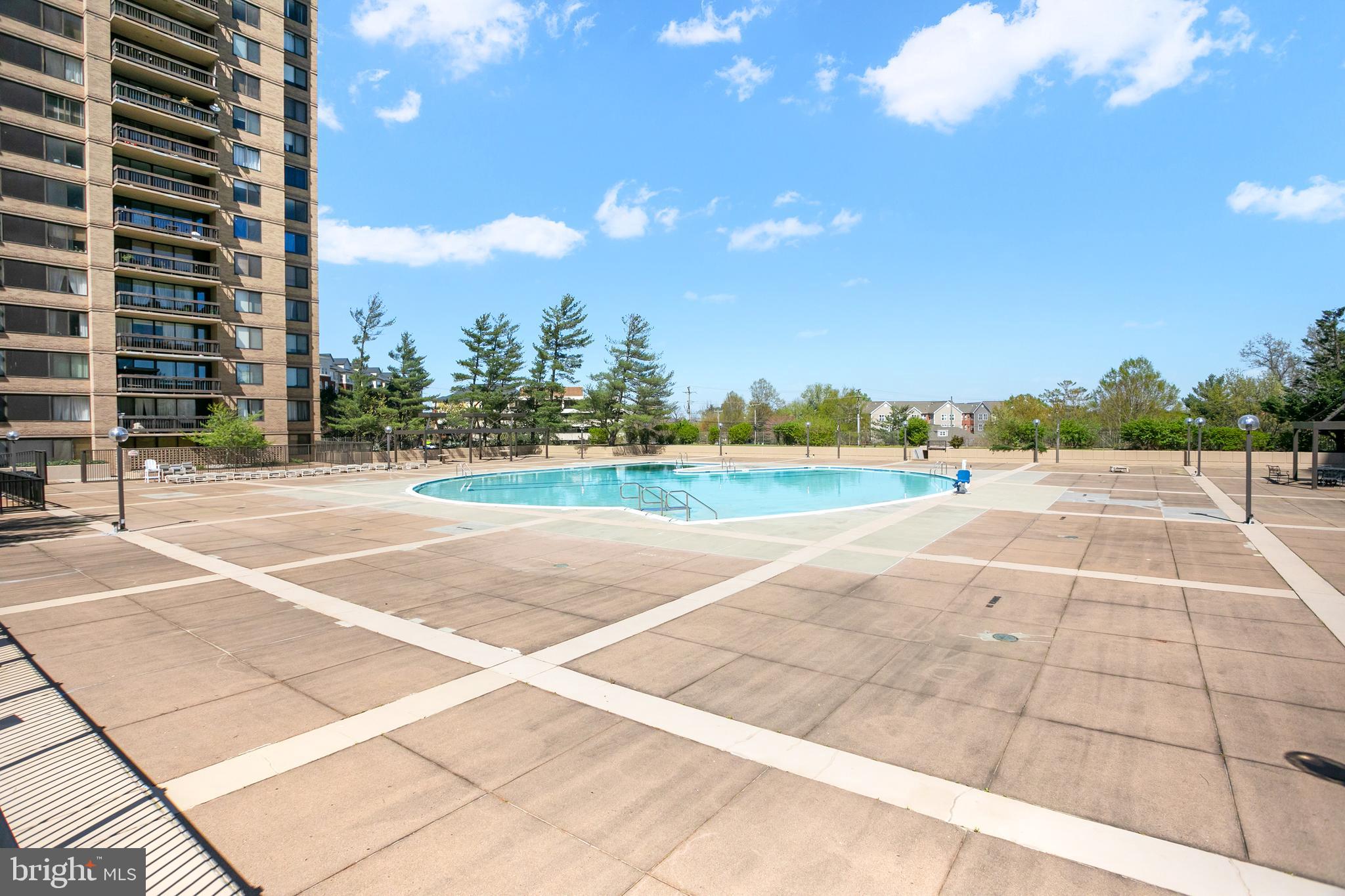 SKYLINE PLAZA - Residential