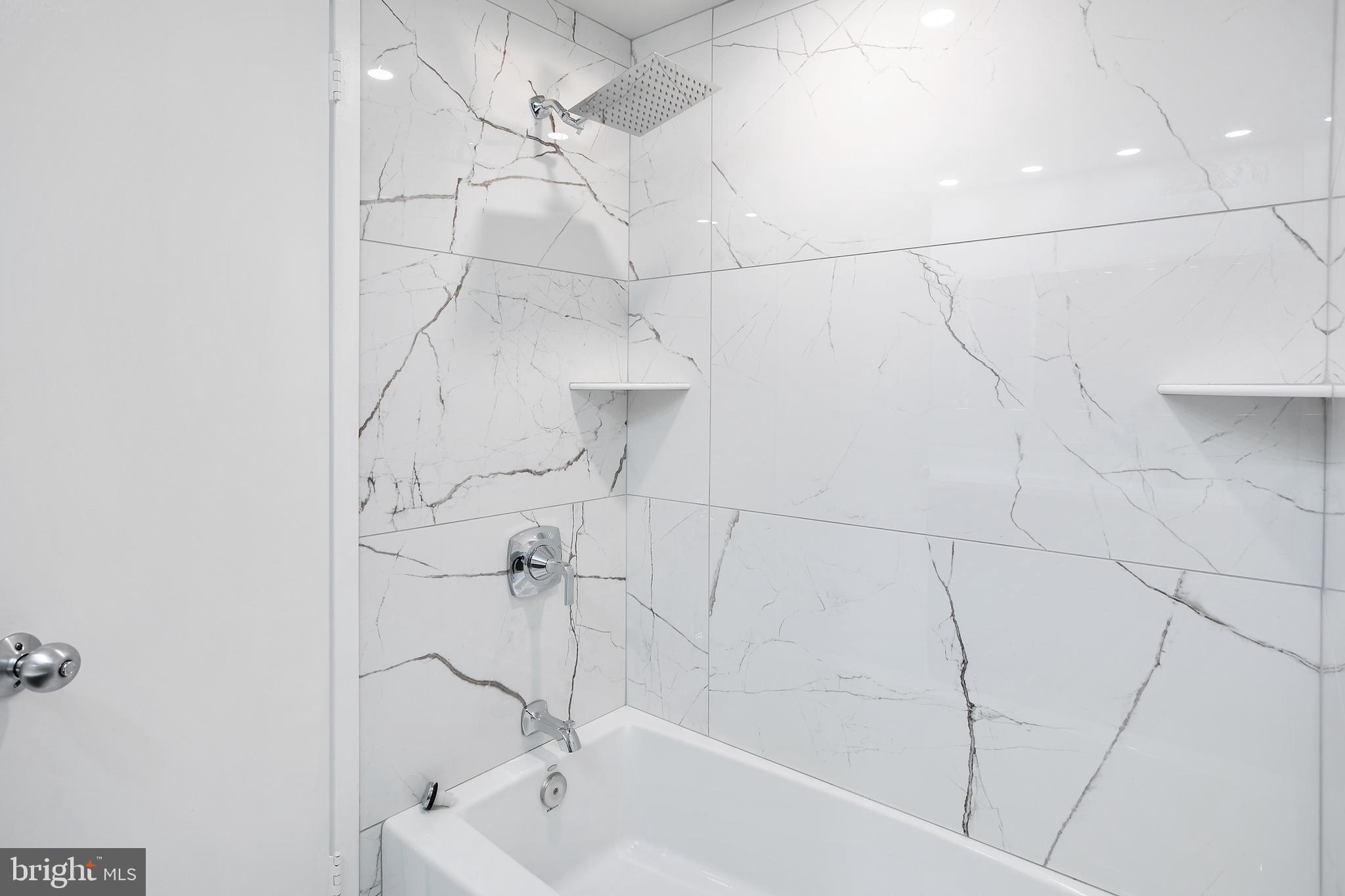 SKYLINE PLAZA - Residential