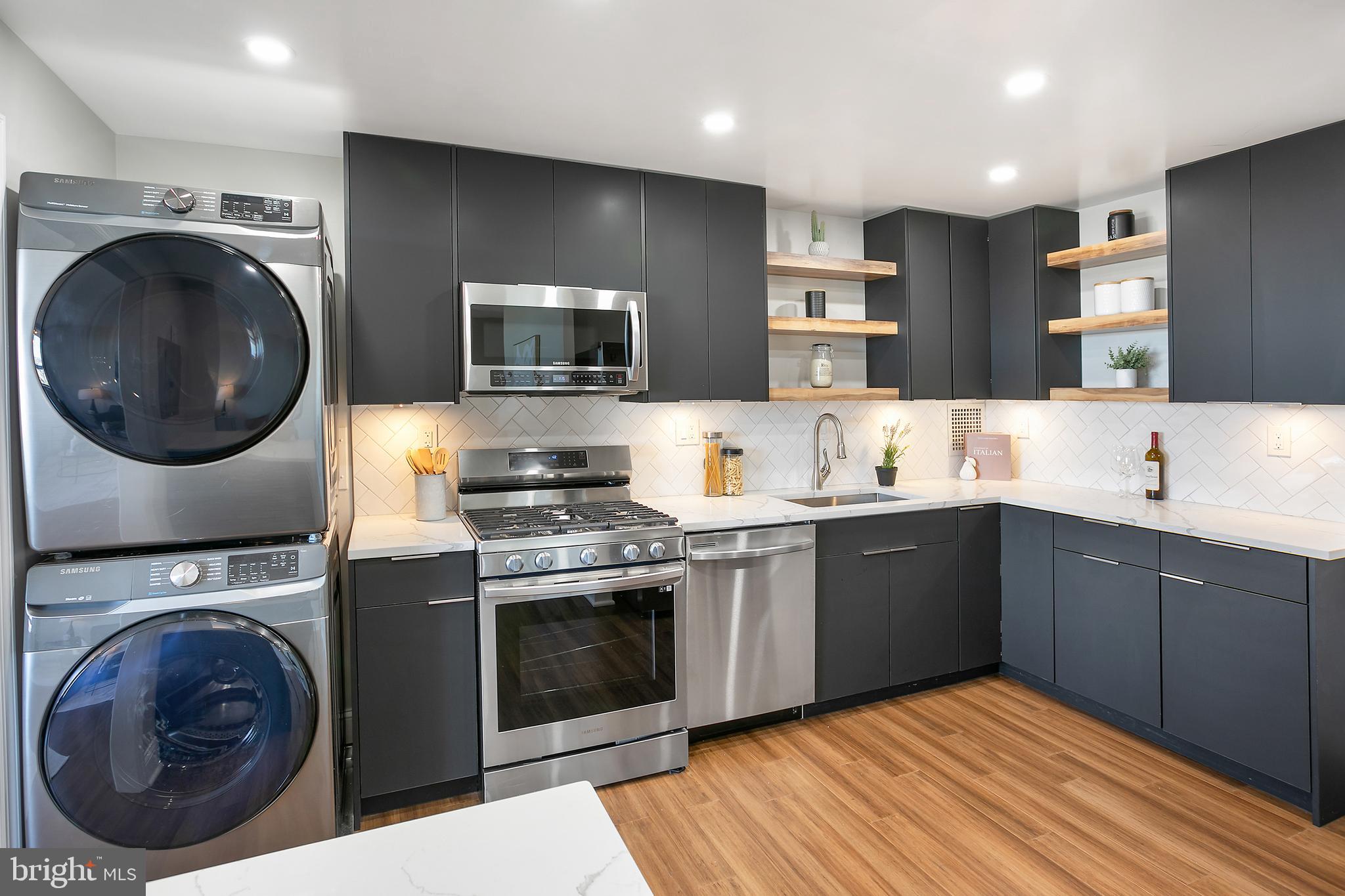 SKYLINE PLAZA - Residential