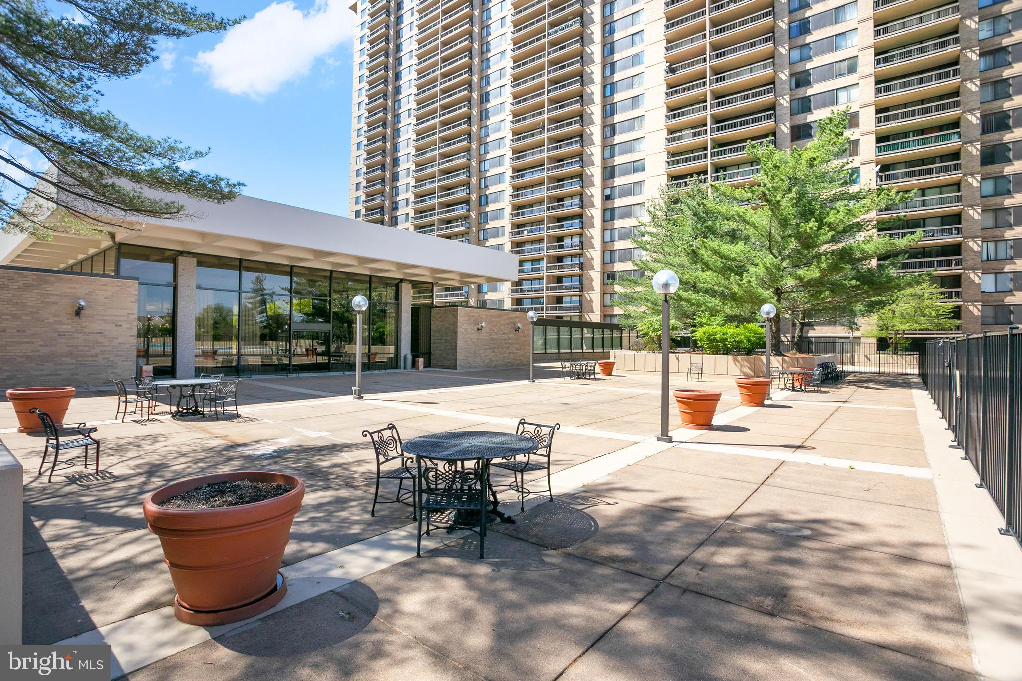 SKYLINE PLAZA - Residential