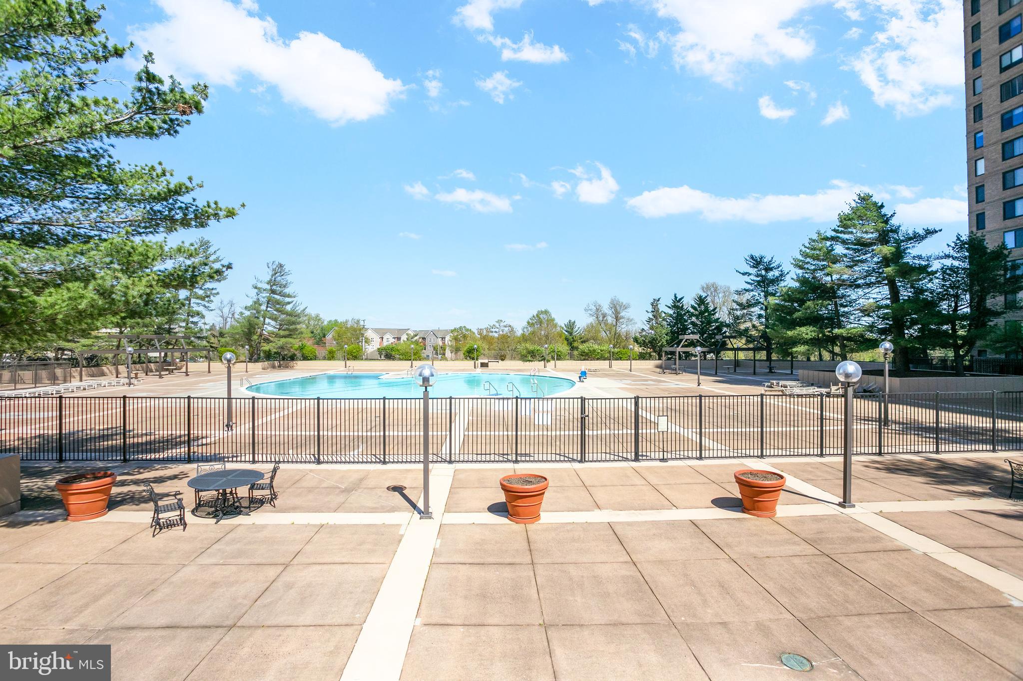 SKYLINE PLAZA - Residential