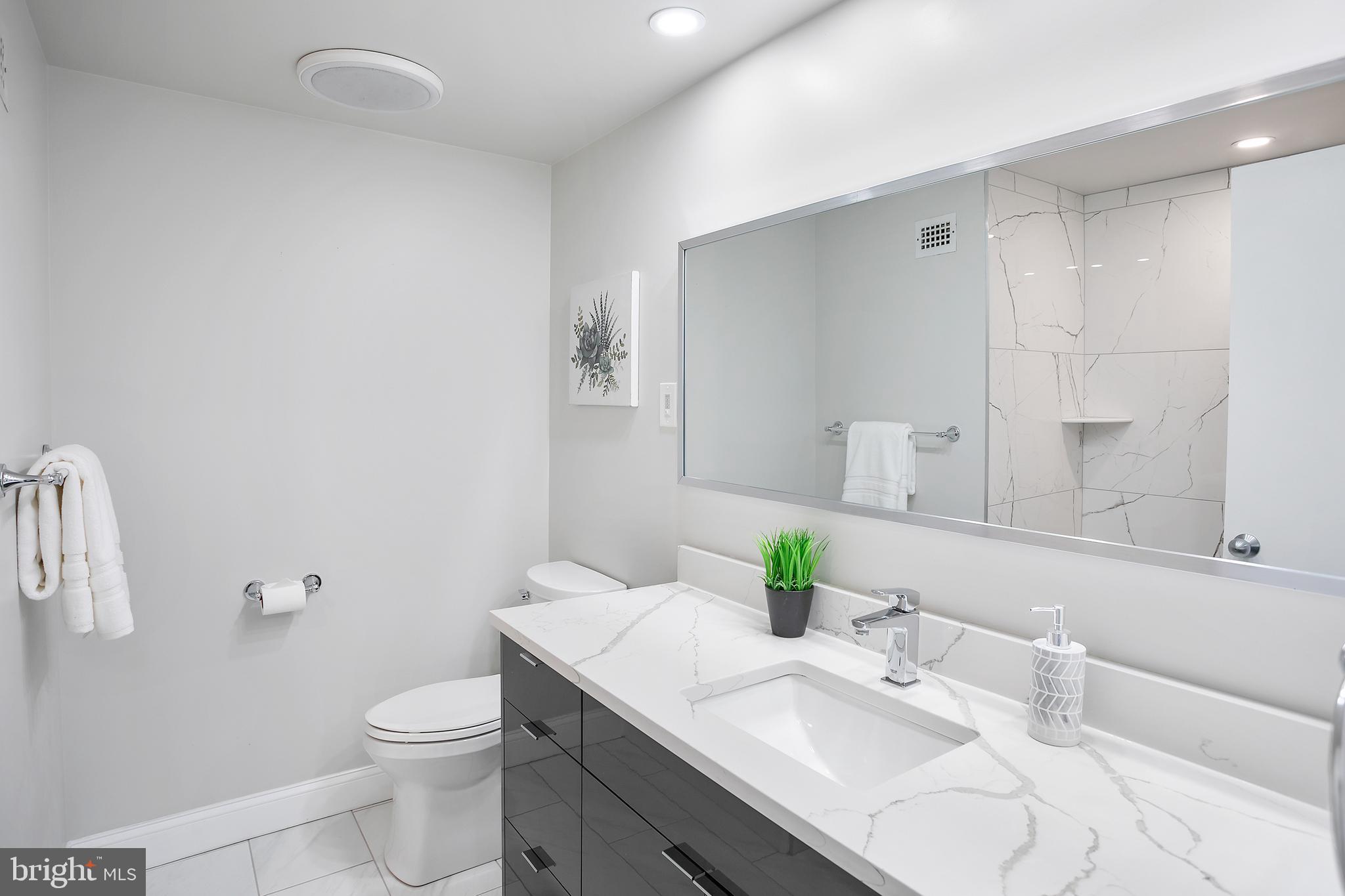 SKYLINE PLAZA - Residential