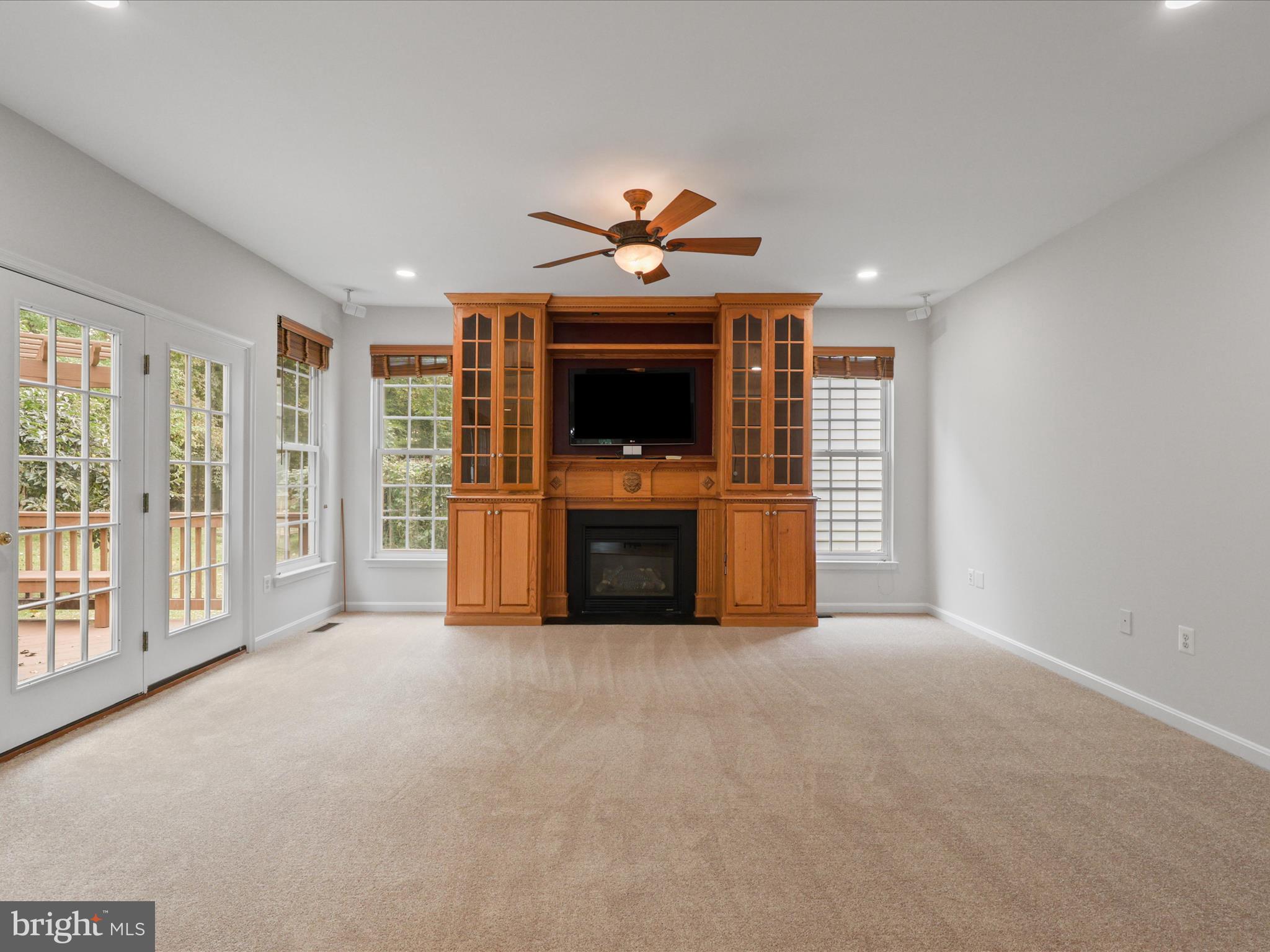 RIDGEFIELD OAKS - Residential