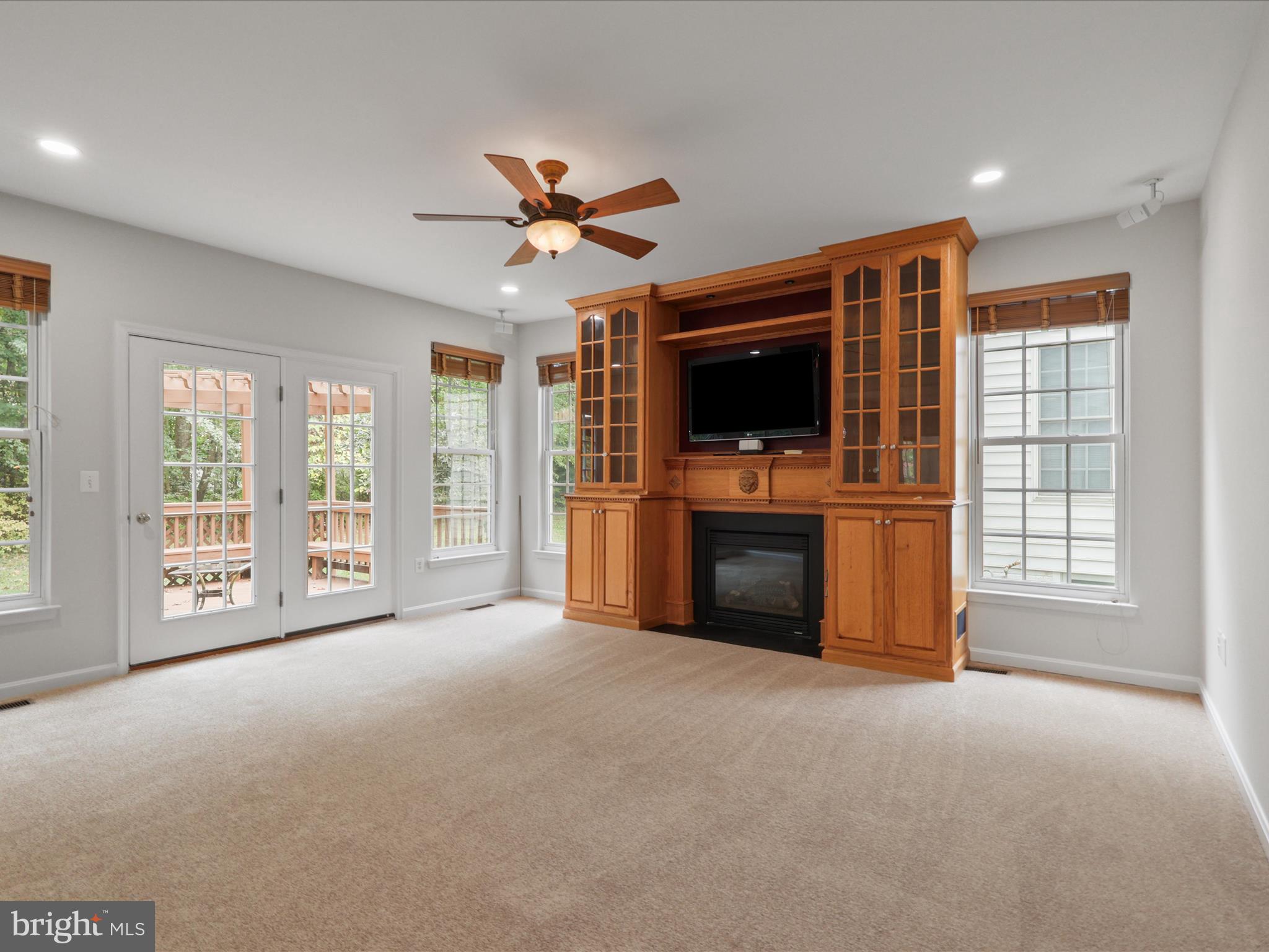 RIDGEFIELD OAKS - Residential