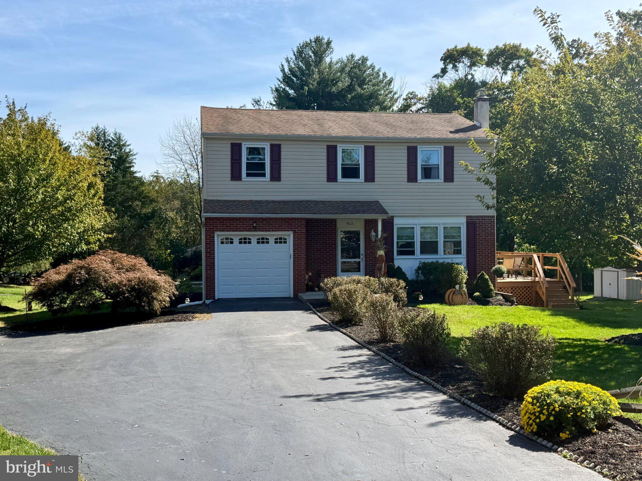 902 VALLEY ROAD
