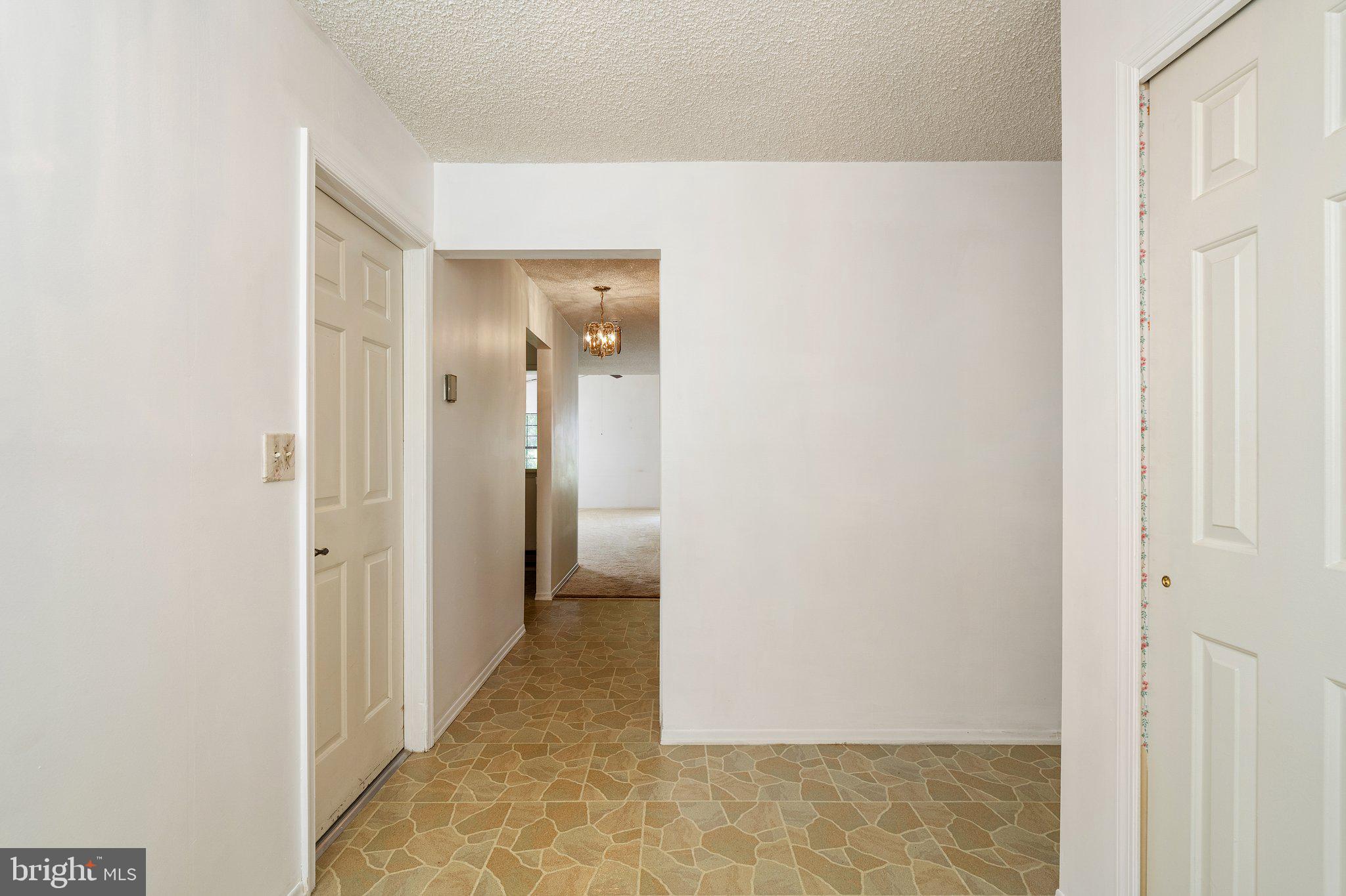 30 HILLTOP LANE W