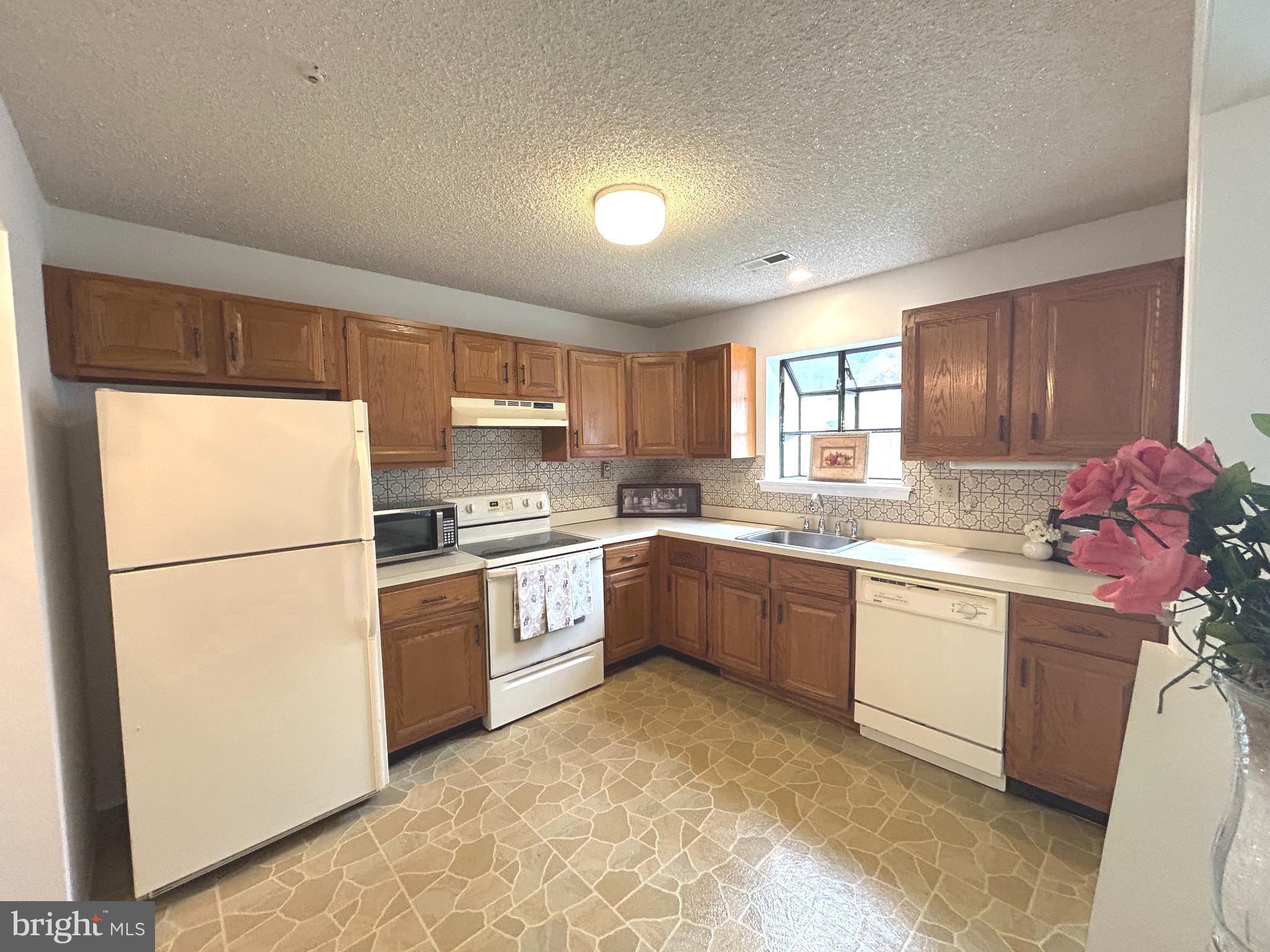 30 HILLTOP LANE W