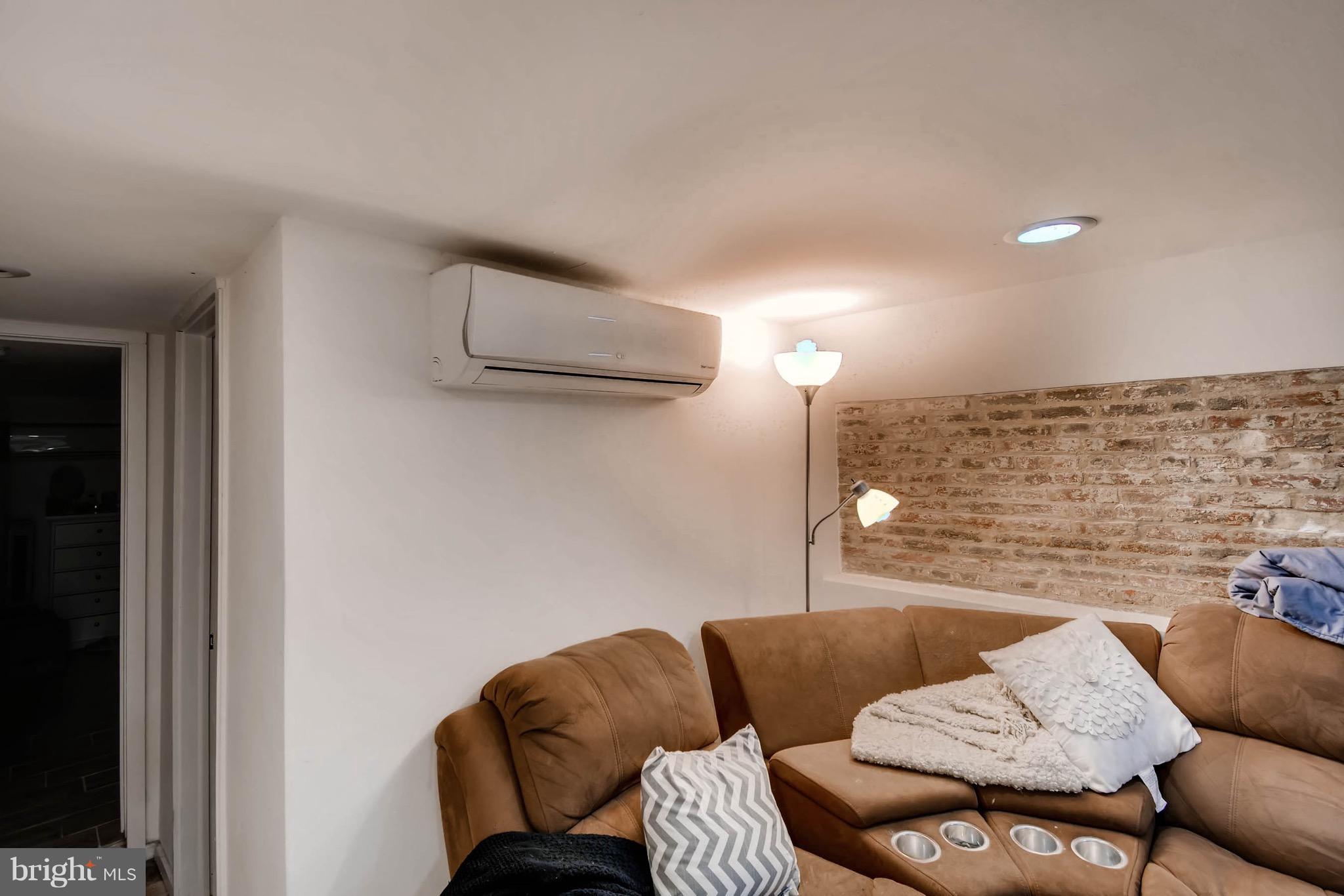 LOCUST POINT - Residential Income