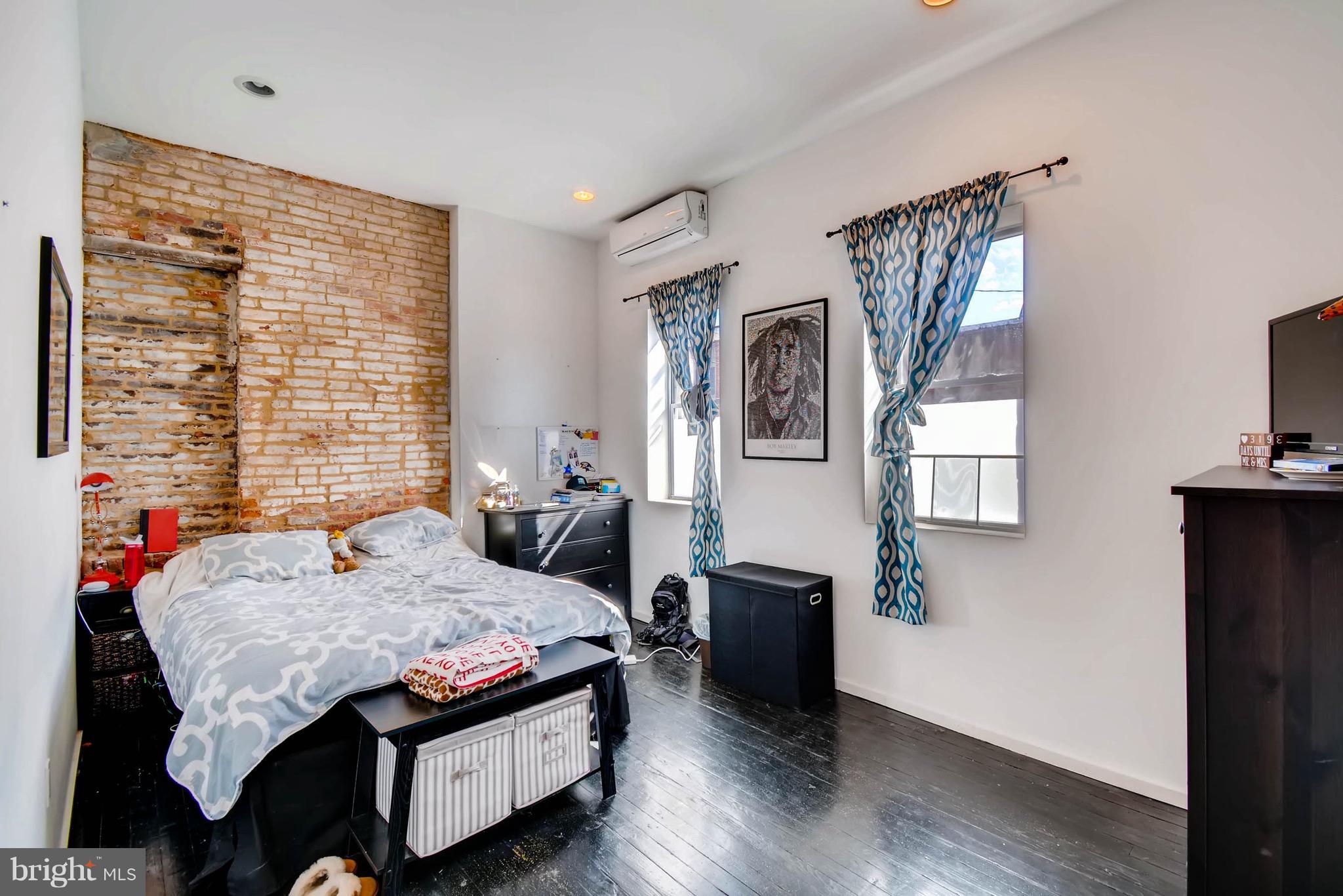 LOCUST POINT - Residential Income