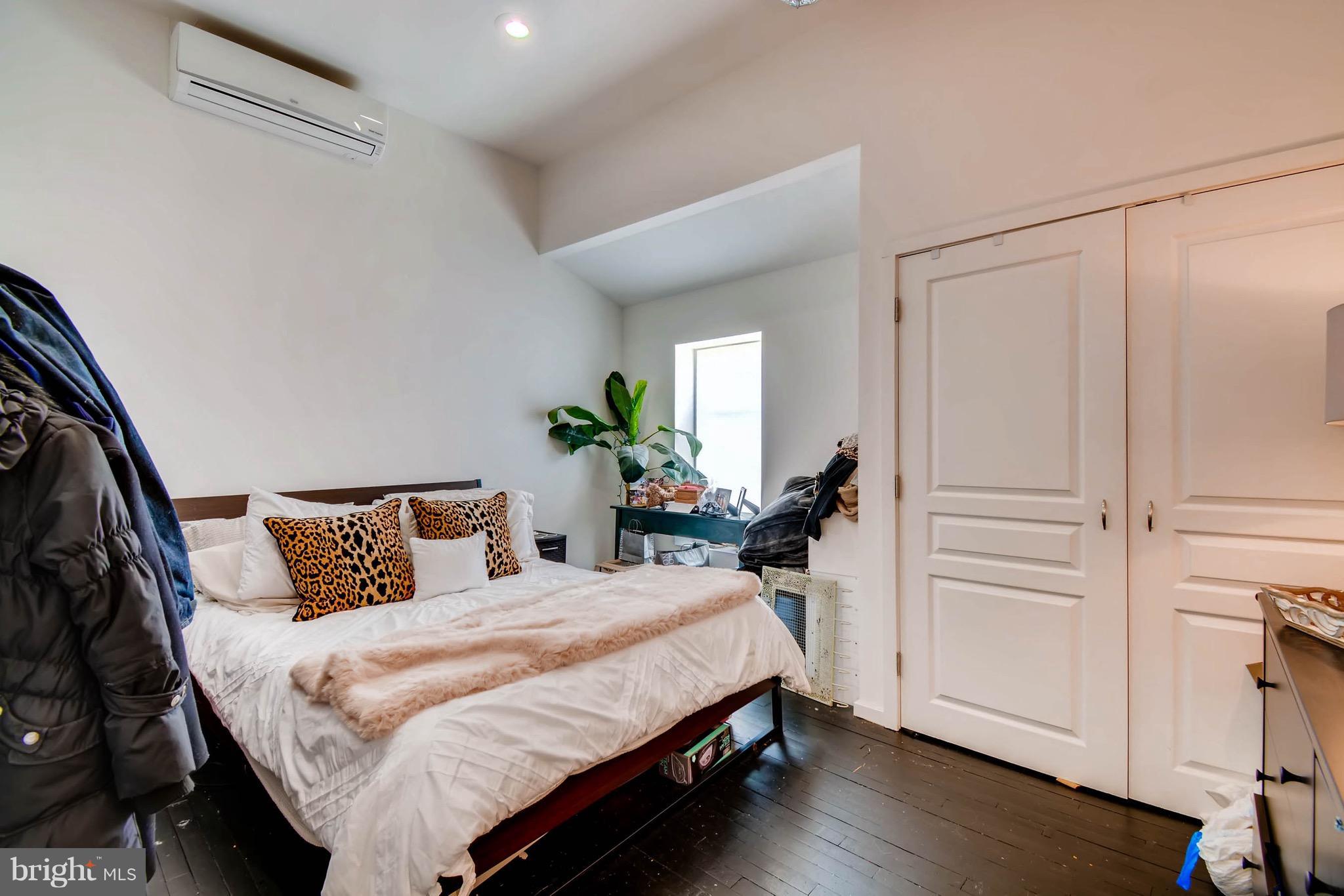 LOCUST POINT - Residential Income