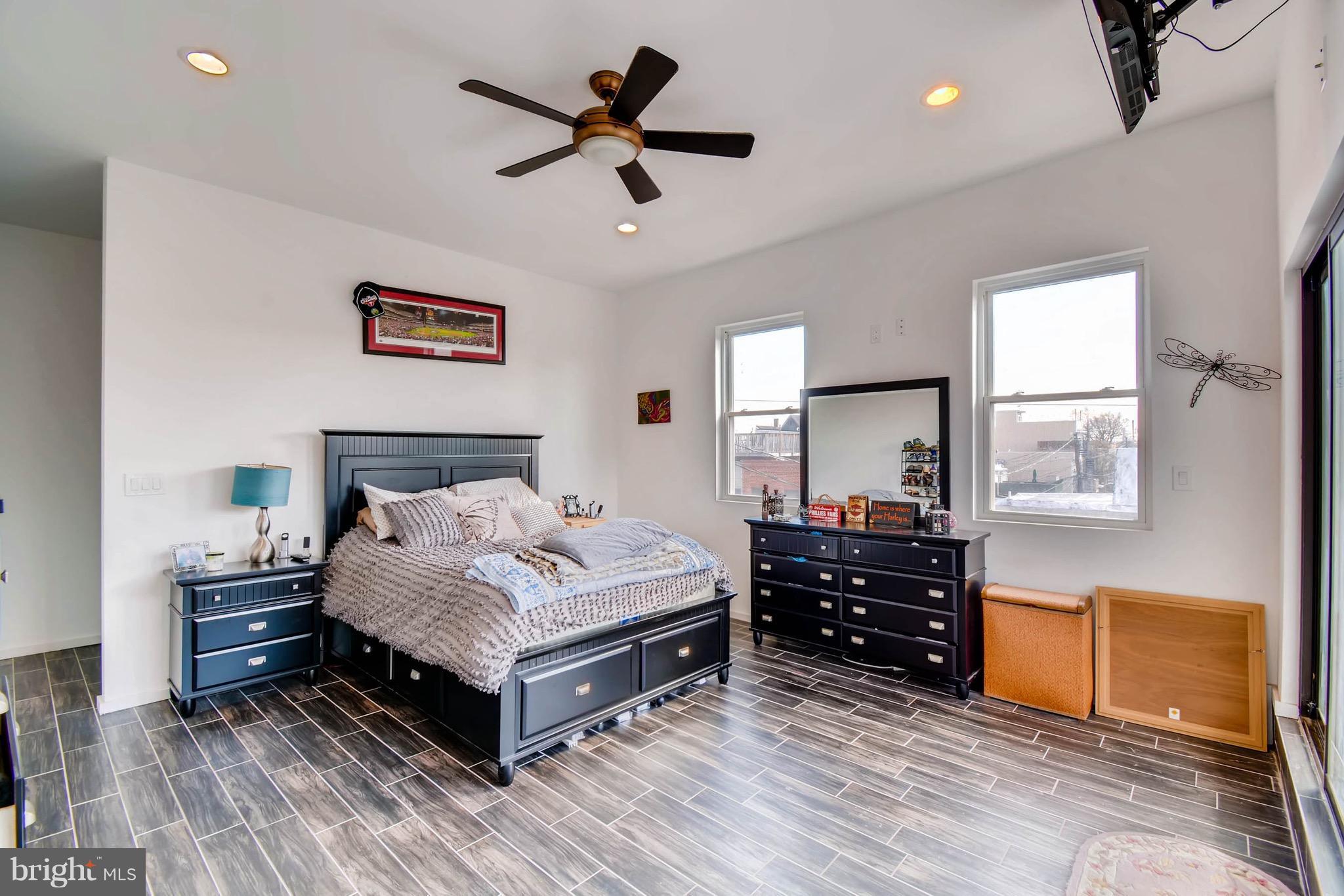 LOCUST POINT - Residential Income