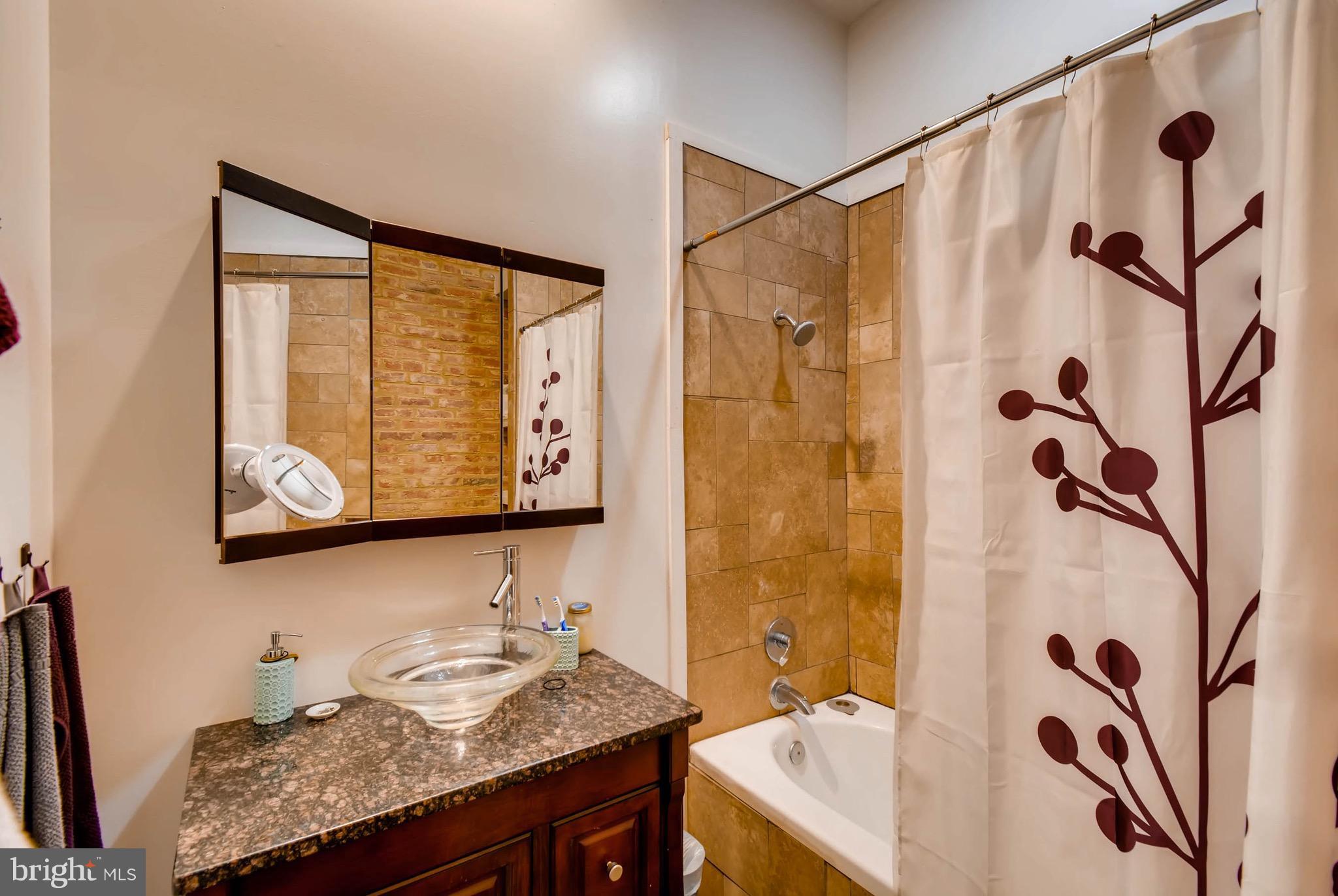 LOCUST POINT - Residential Income