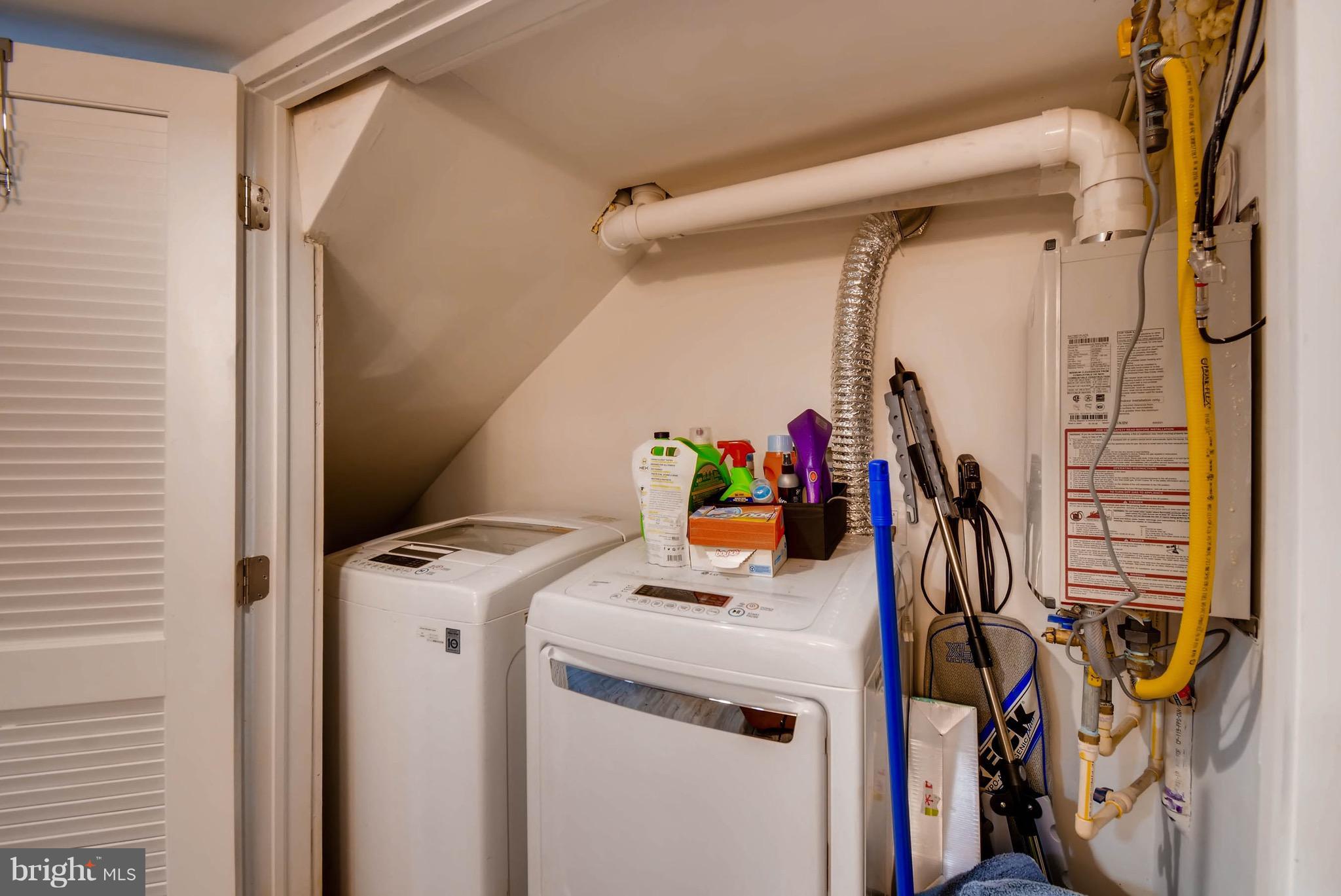 LOCUST POINT - Residential Income