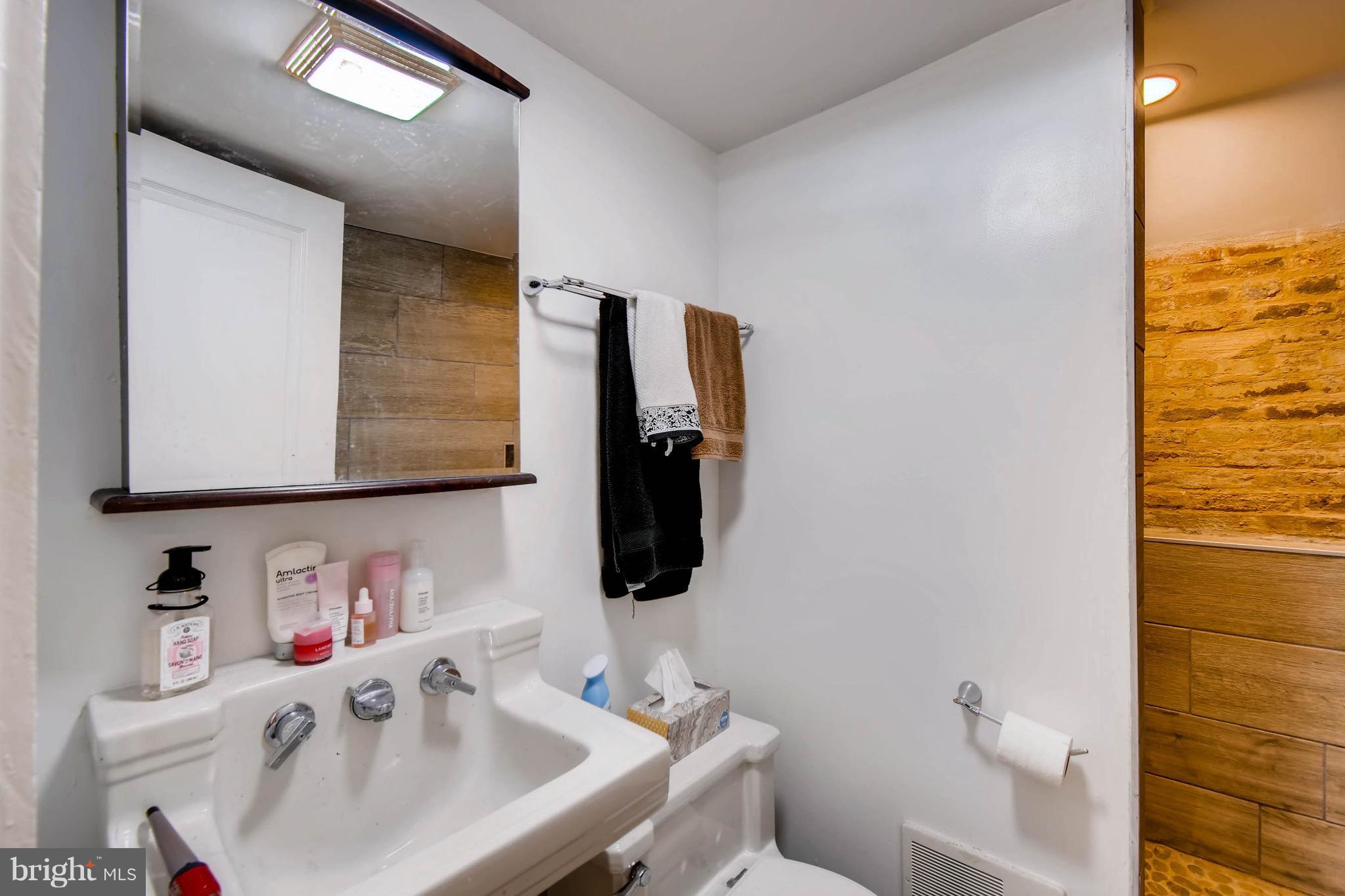 LOCUST POINT - Residential Income