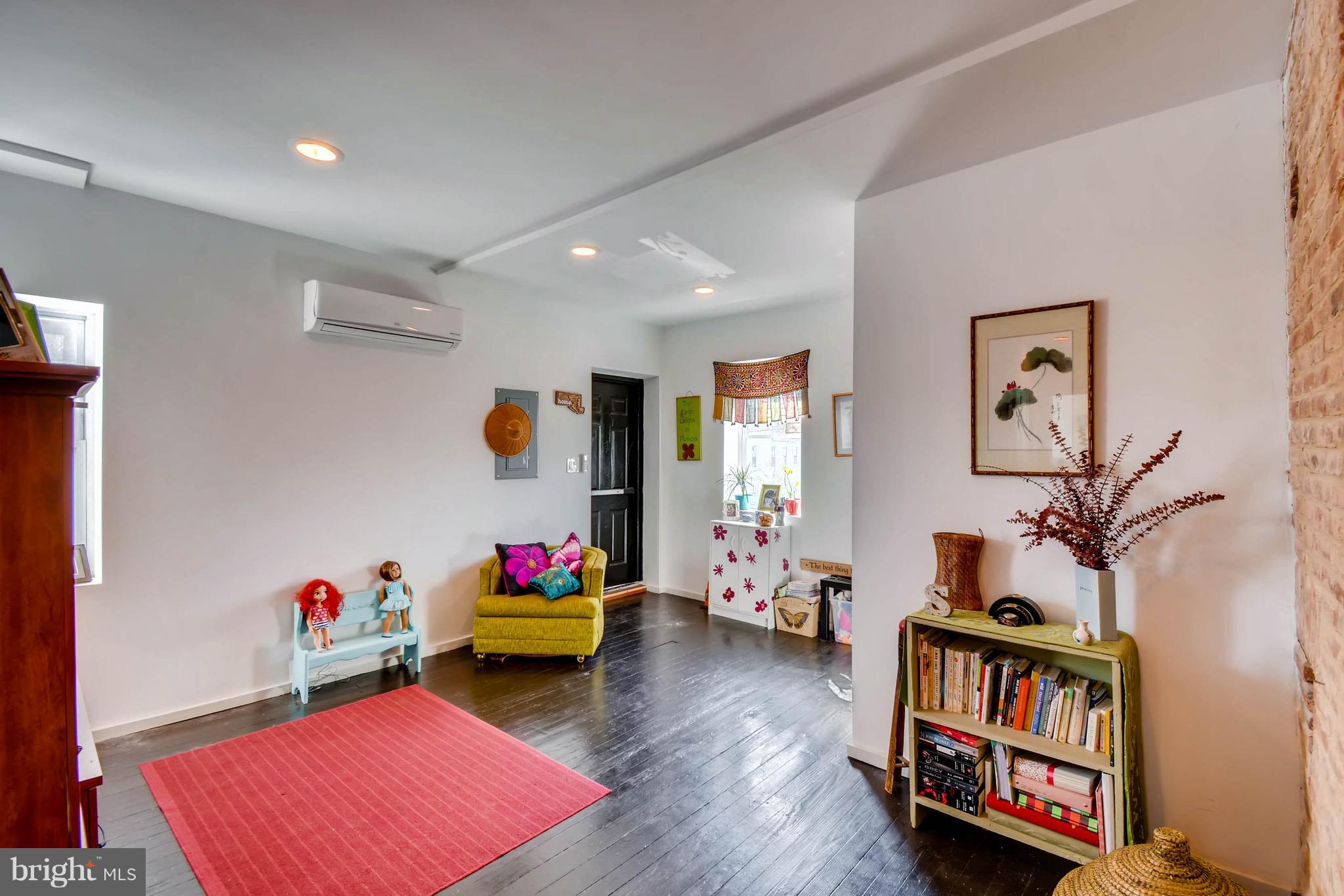 LOCUST POINT - Residential Income