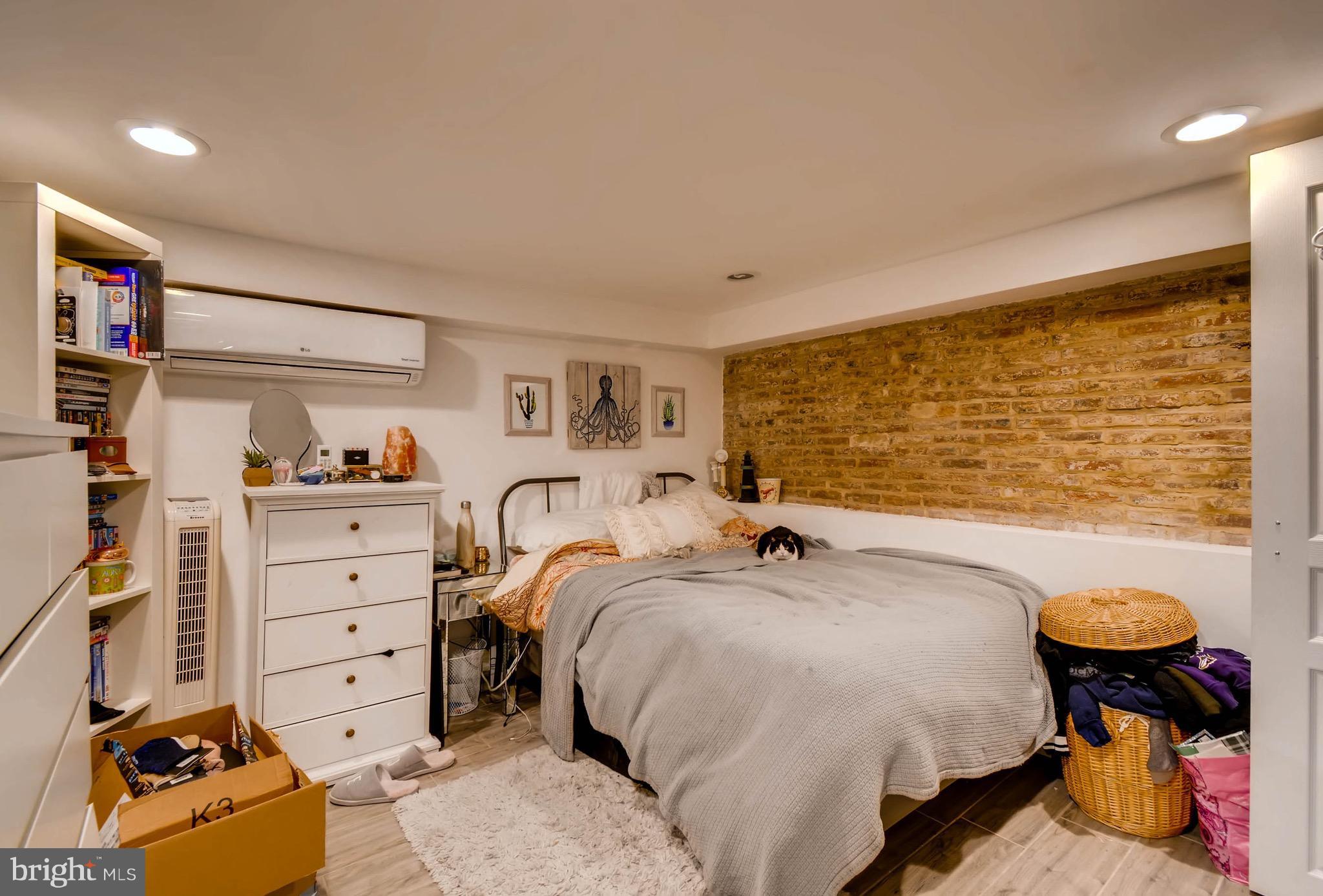 LOCUST POINT - Residential Income