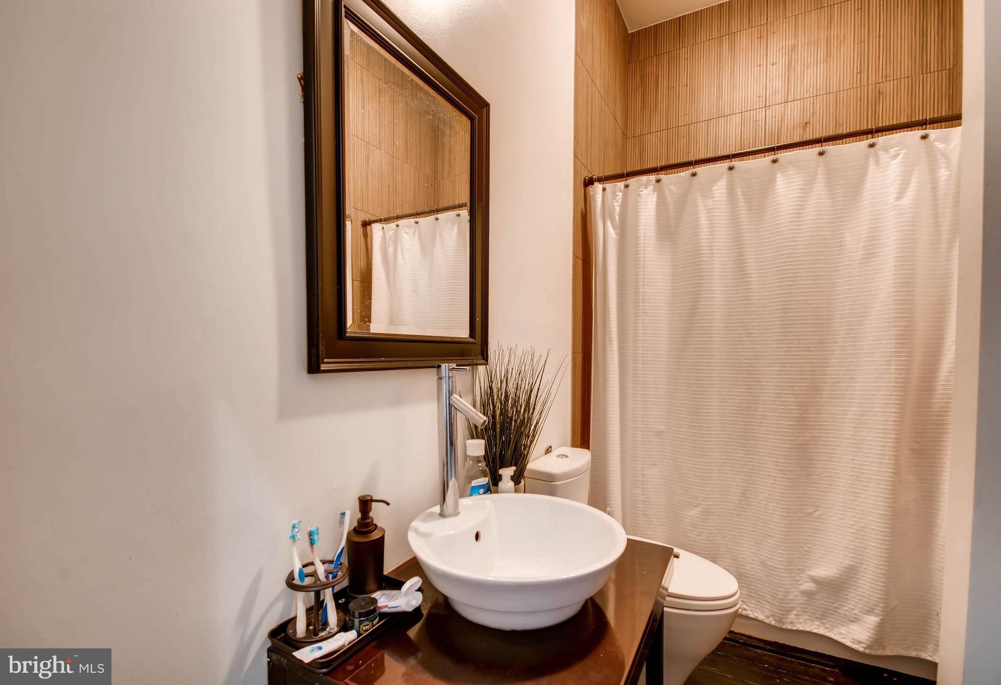 LOCUST POINT - Residential Income