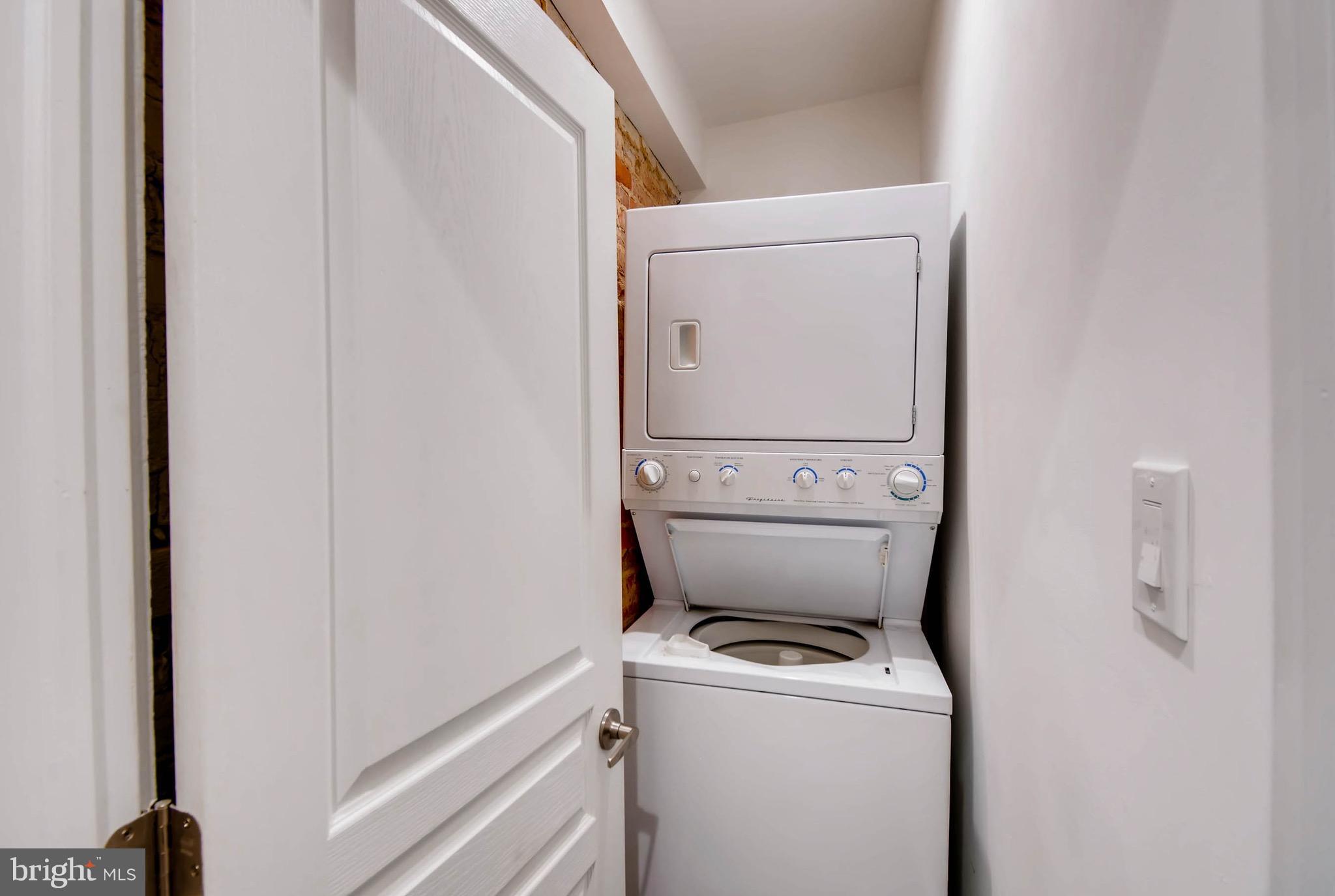 LOCUST POINT - Residential Income