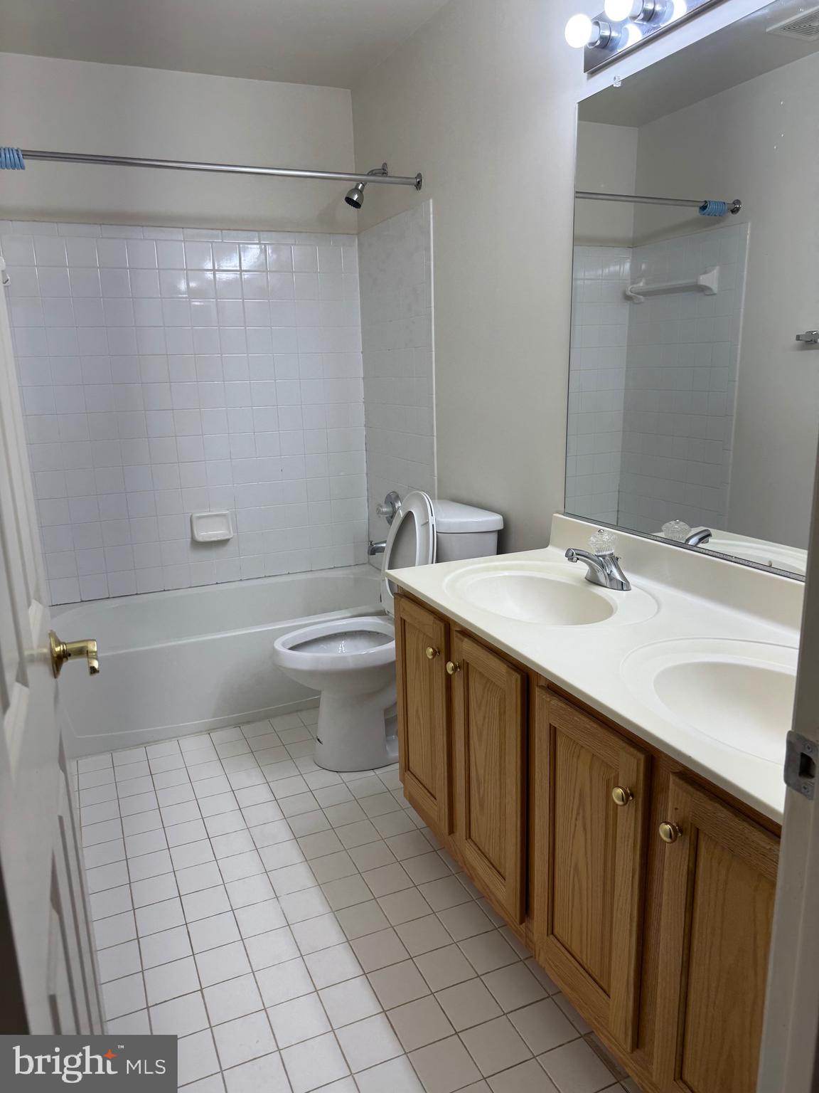 KING FARM WATKINS POND - Residential Lease