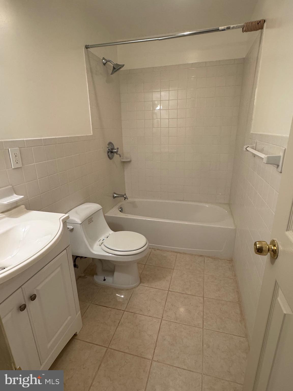 KING FARM WATKINS POND - Residential Lease