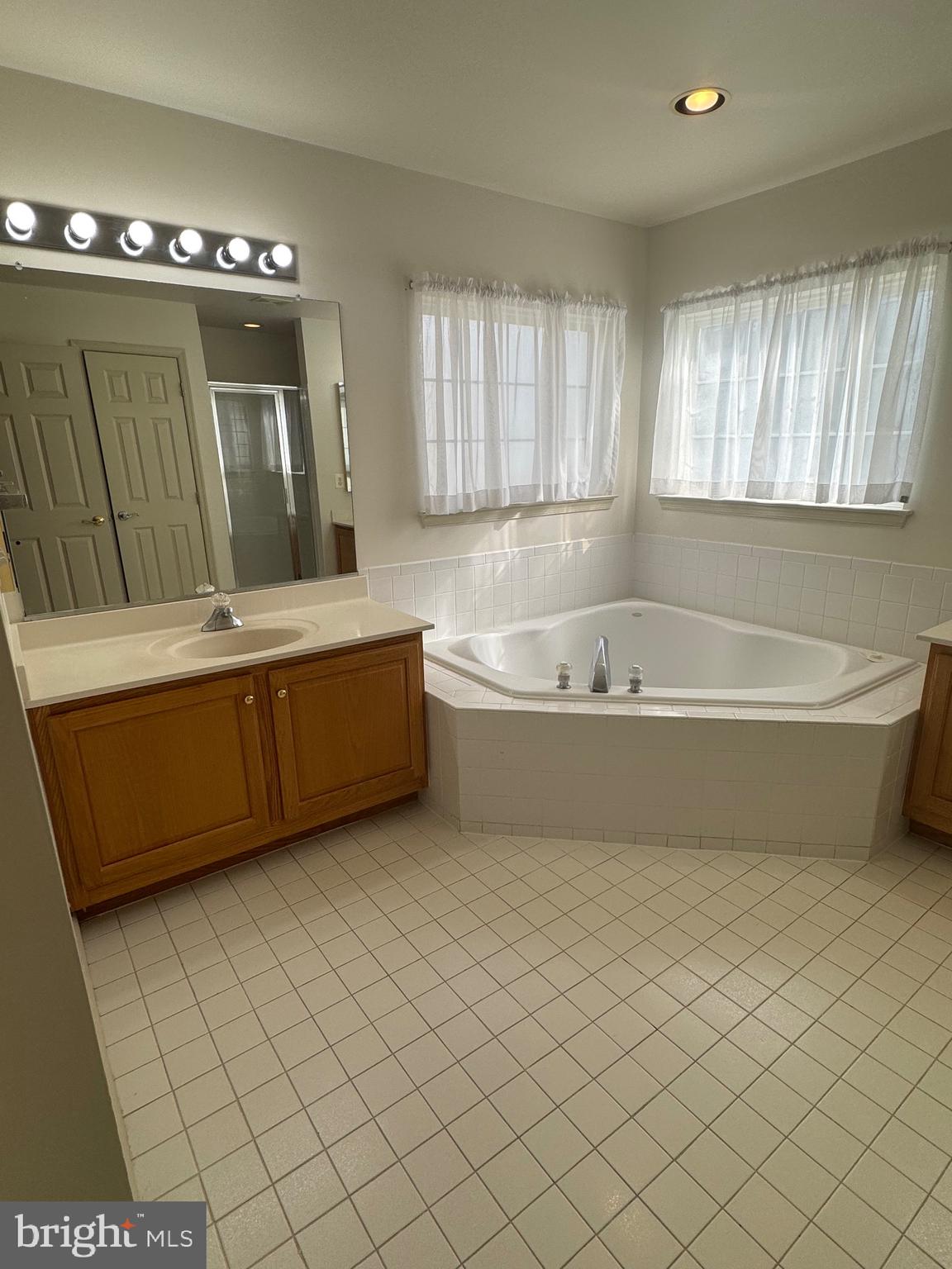 KING FARM WATKINS POND - Residential Lease