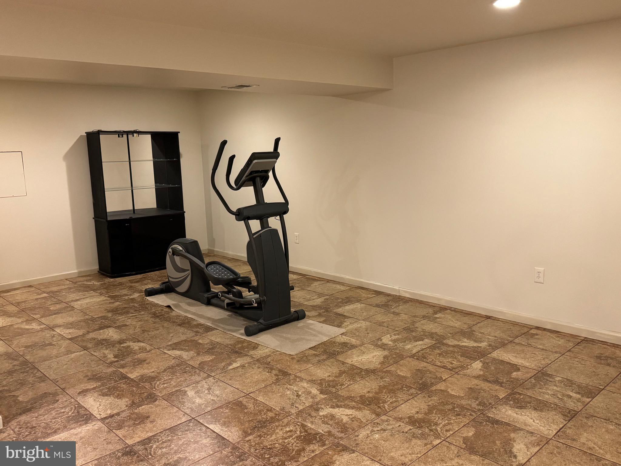 KING FARM WATKINS POND - Residential Lease