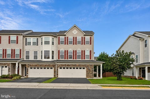 Townhouse For Sale - 25107 Silurian Terrace<br/> ALDIE, VA 20105