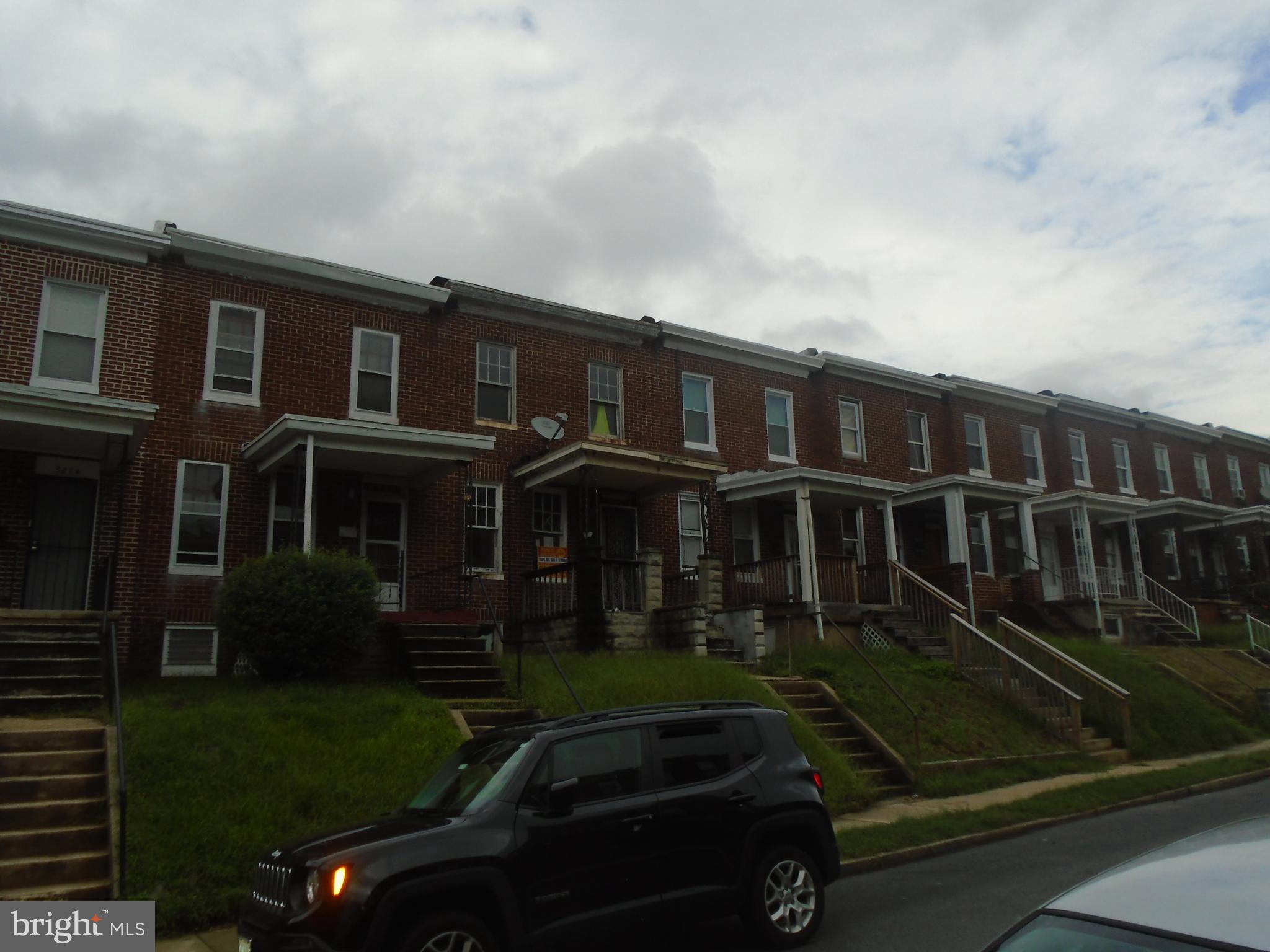 PUBLIC ONSITE AUCTION: Thurs, Oct 18, 2018 @ 11:00am. List Price is Suggested Opening Bid. 2 Story Townhome in Four by Four. Property is Vacant. 10% Buyer's Premium. Deposit $2,000. For full Terms and Conditions contact auctioneer s office.