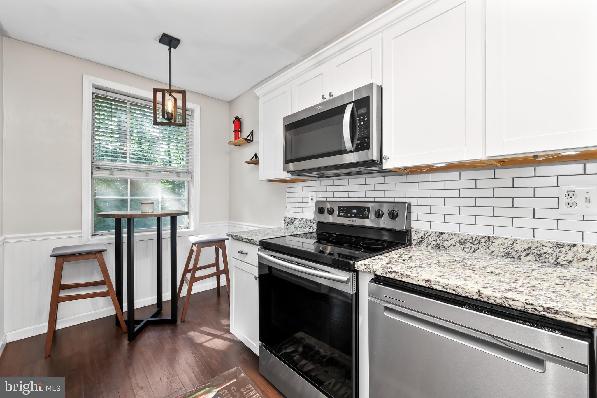 COLONIAL VILLAGE - Residential