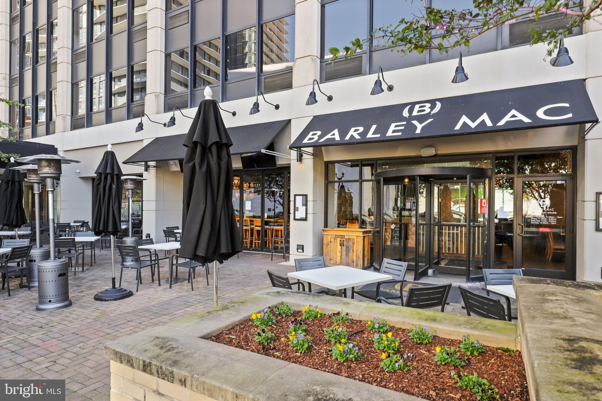 COLONIAL VILLAGE - Residential