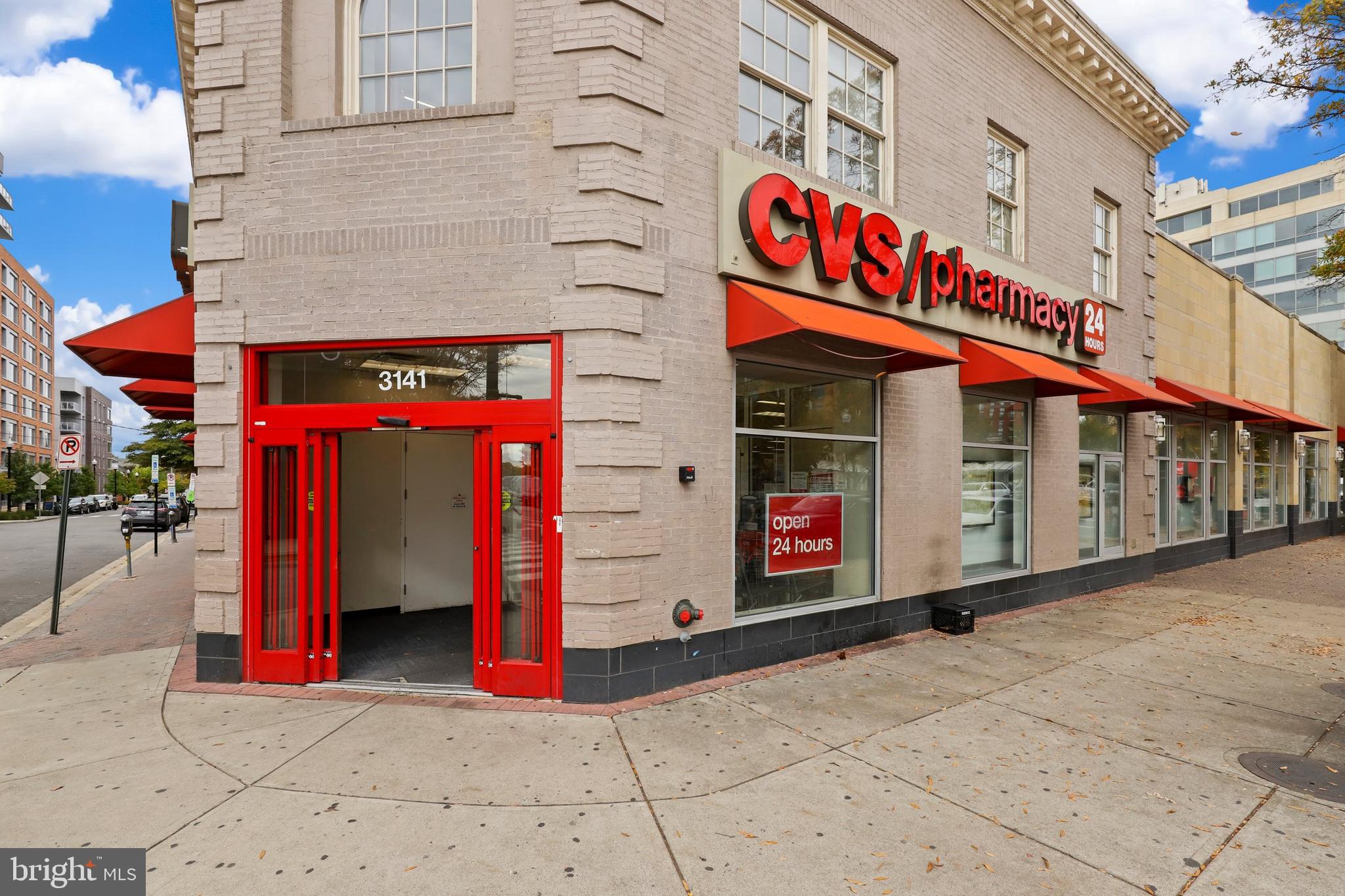 COLONIAL VILLAGE - Residential