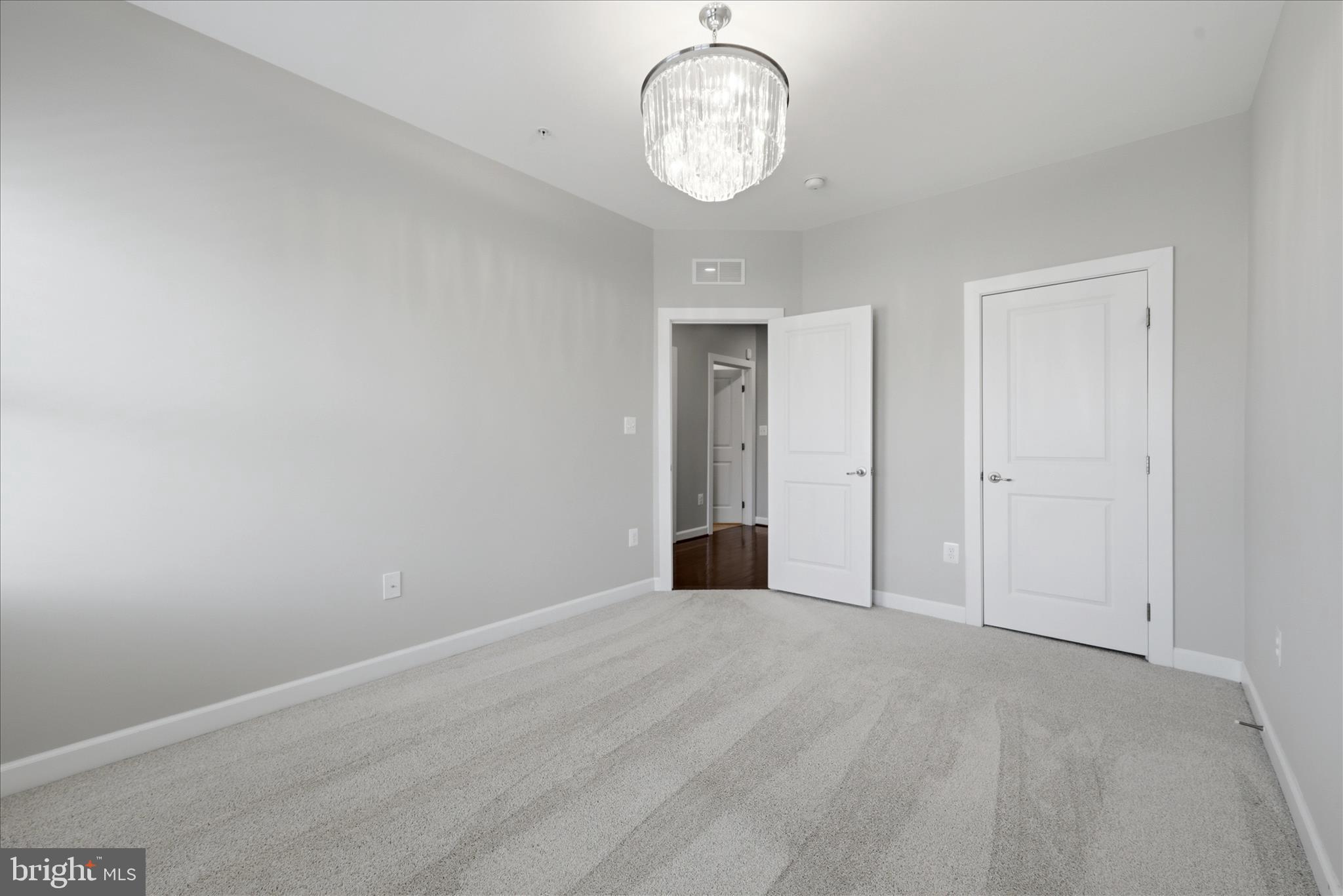 ONE LOUDOUN - Residential