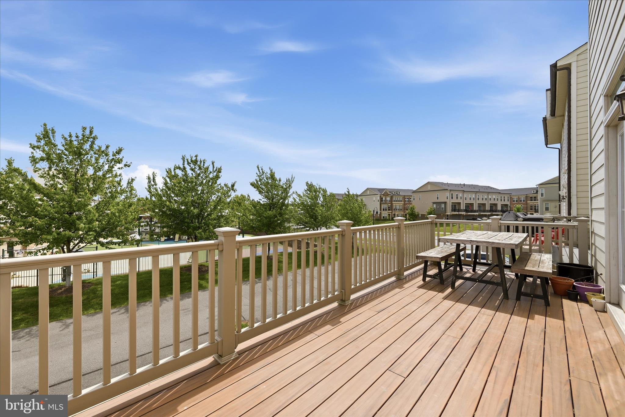 ONE LOUDOUN - Residential